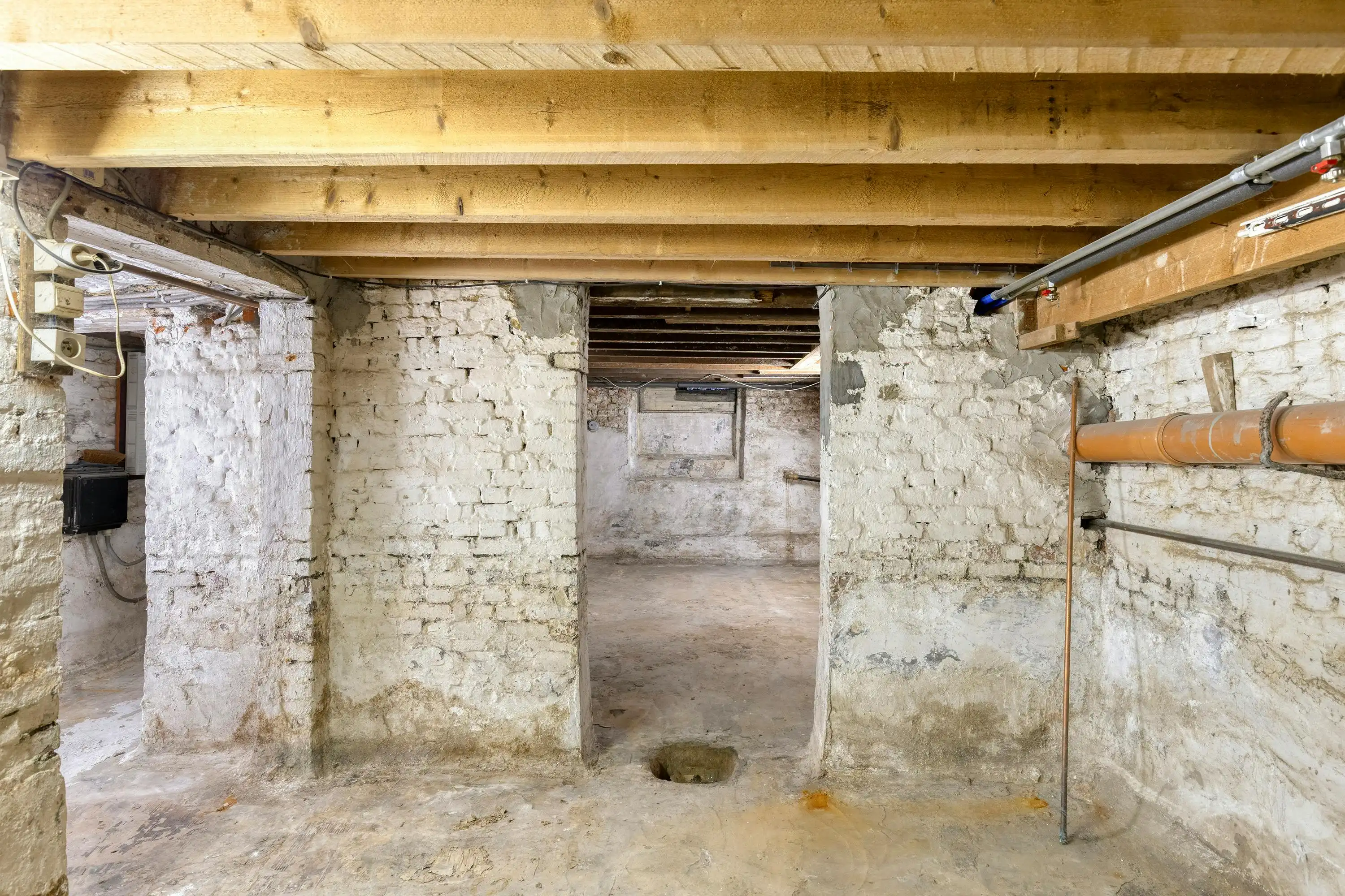 Op te frissen huis met 4 slaapkamers te koop in Borgerhout! foto 22