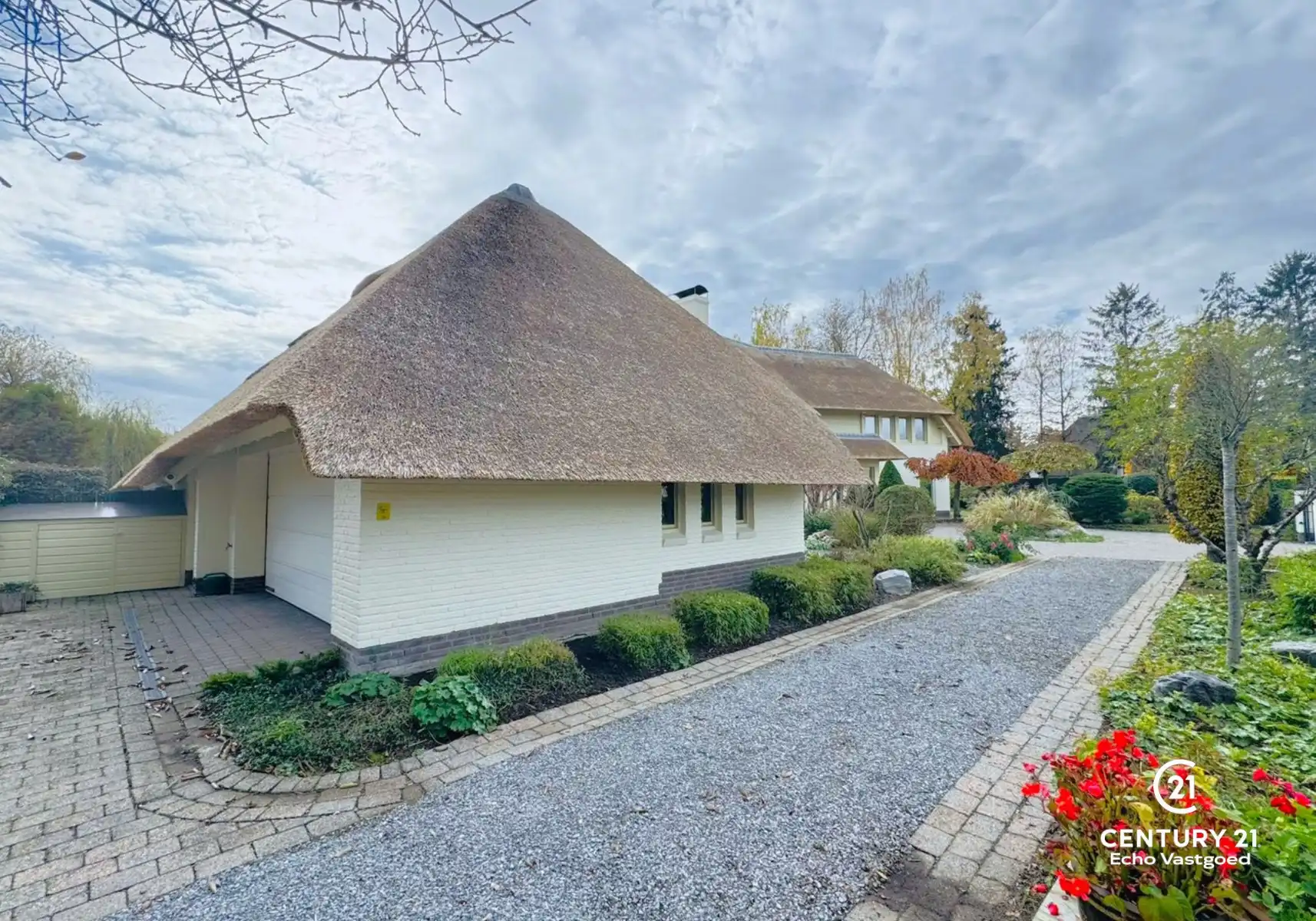 Ruime, charmante villa op royaal perceel met zwembad foto 16