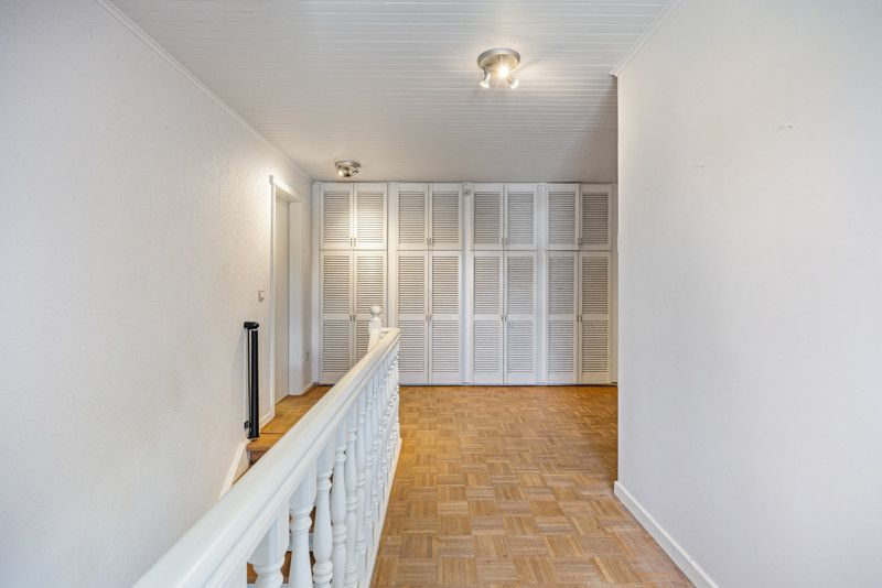 Luxueuze en instapklare woning met garages en tuin foto 16