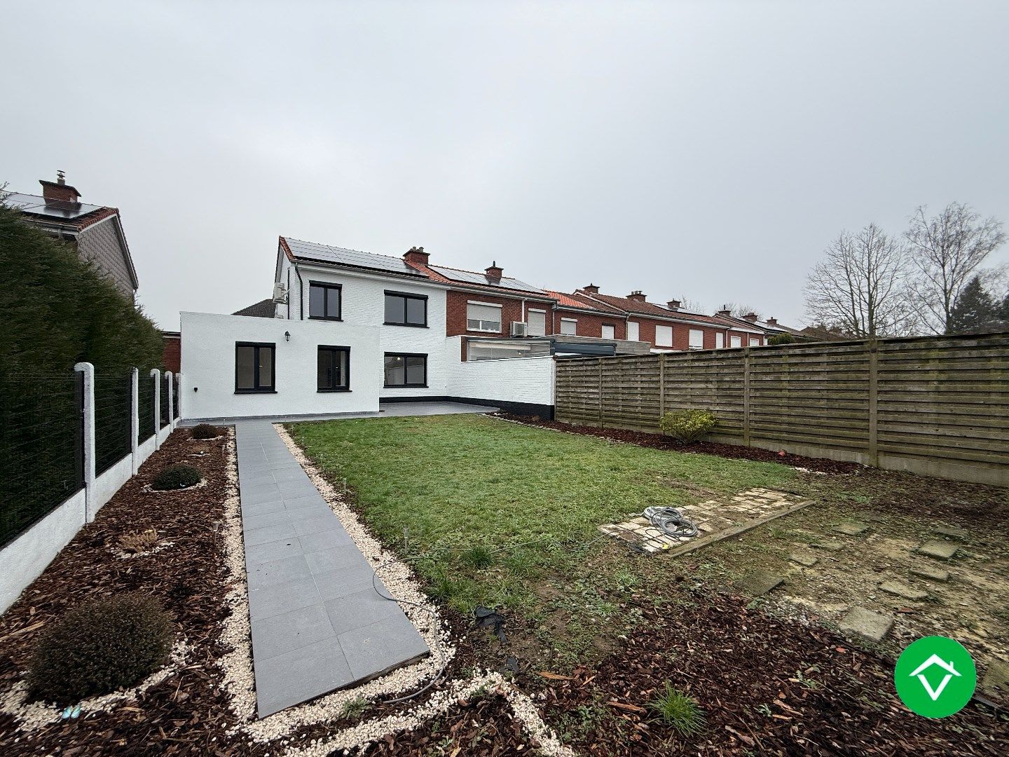 Ruim, gerenoveerde woning met 3 slaapkamers, garage en tuin in een rustige woonwijk te Roeselare! foto 11