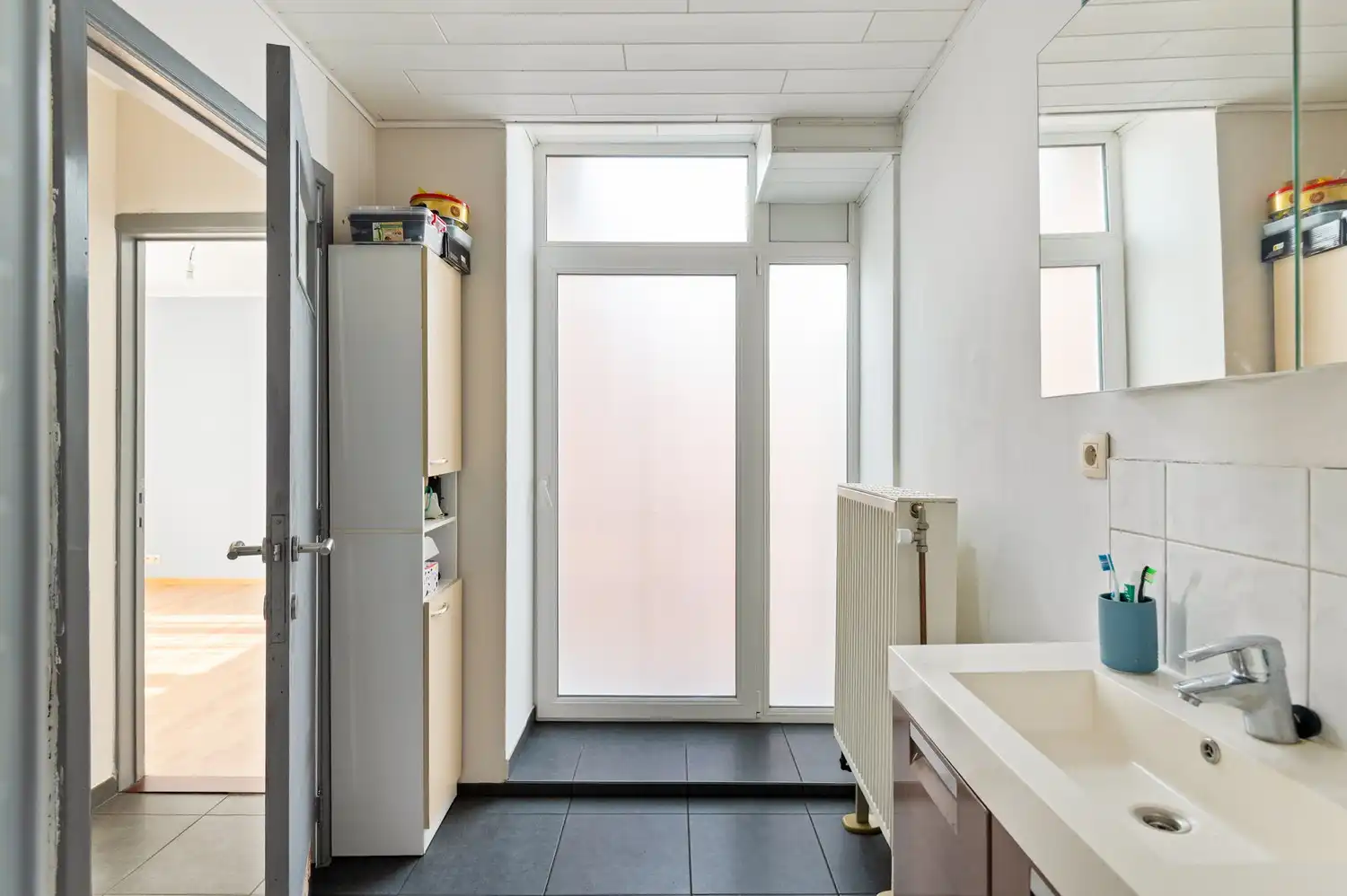 Appartement met 2 slaapkamers en 2 garages in de Unitas Wijk! foto 14