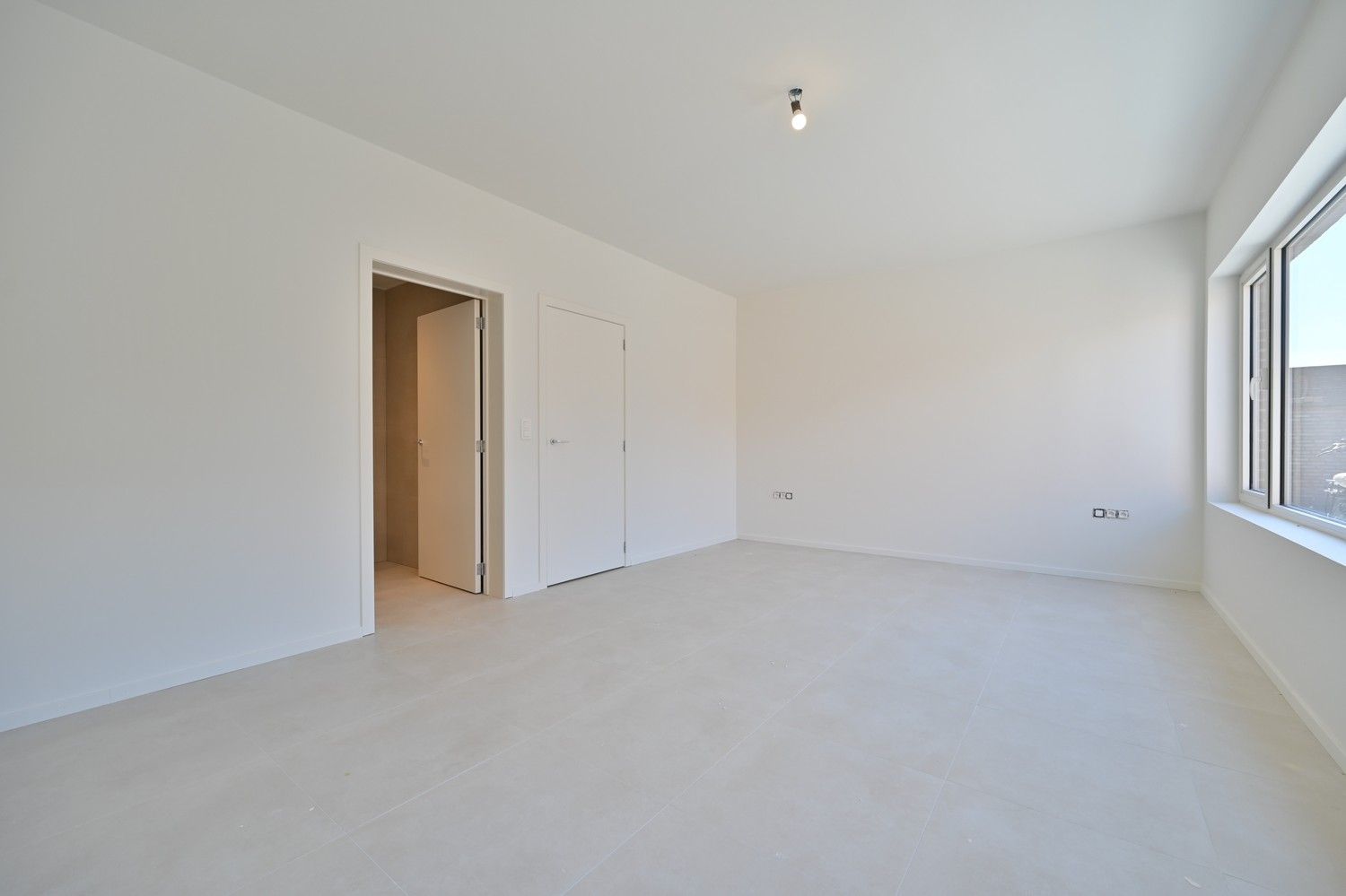 Nieuw appartement van ± 130 m² met 2 slaapkamer in bestaande residentie, gelegen in het historische centrum van Maaseik foto 9