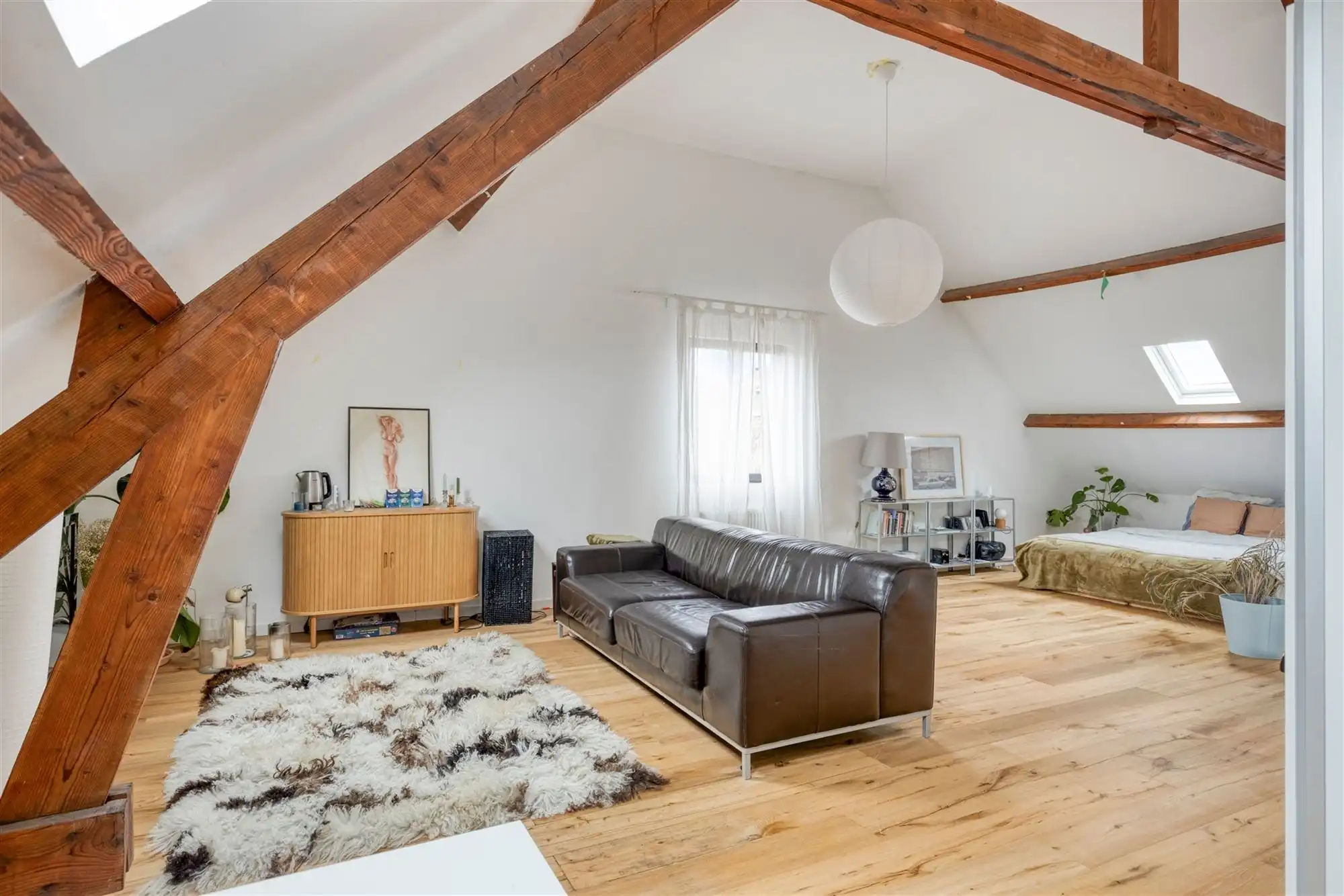 Karaktervolle halfopen bebouwing in rustige woonwijk foto 28