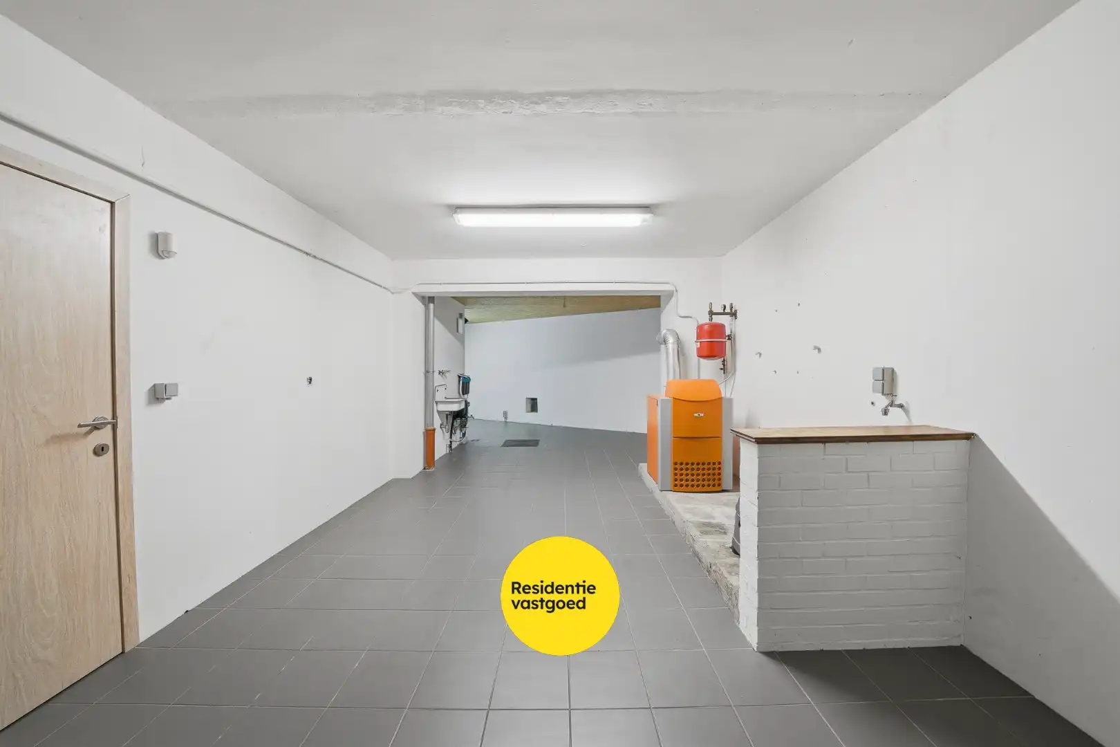 Volledig gerenoveerde bel-étage met 2 slaapkamers en ruime garage te Oostende foto 23