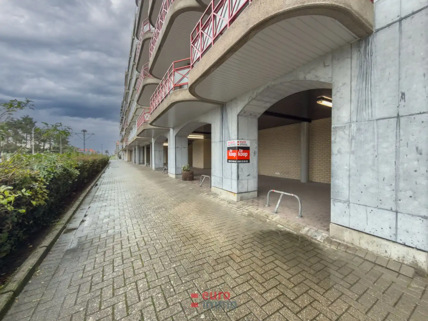 Goed gelegen parkeerplaats! foto 2