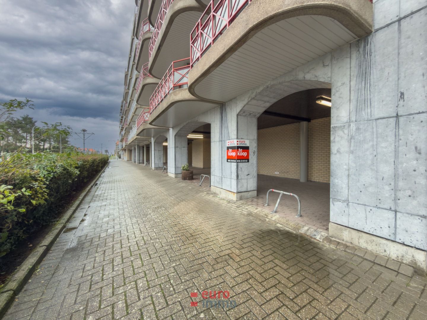 Goed gelegen parkeerplaats! foto 2