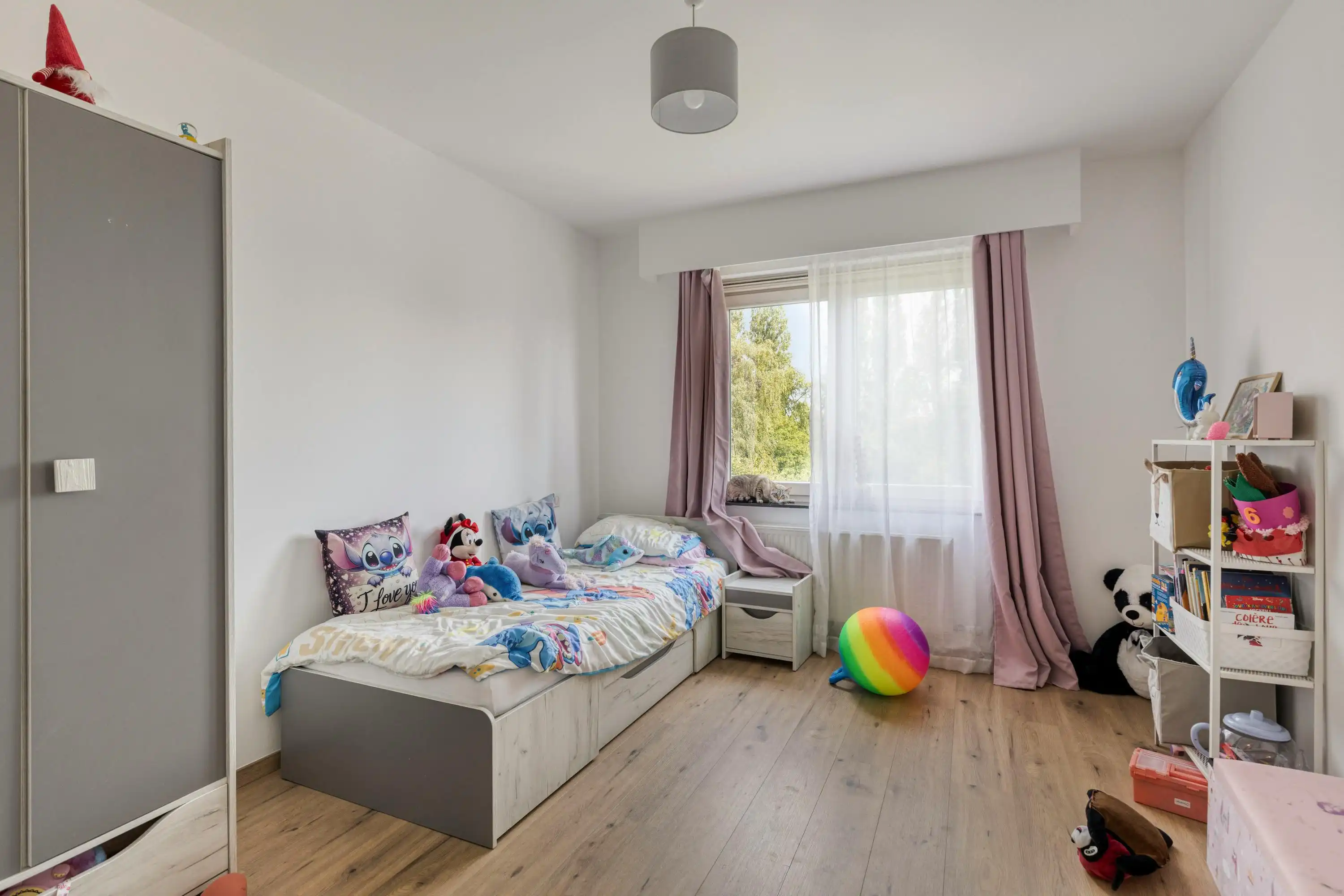Lichtrijk appartement met twee slaapkamers in Anderlecht foto 11