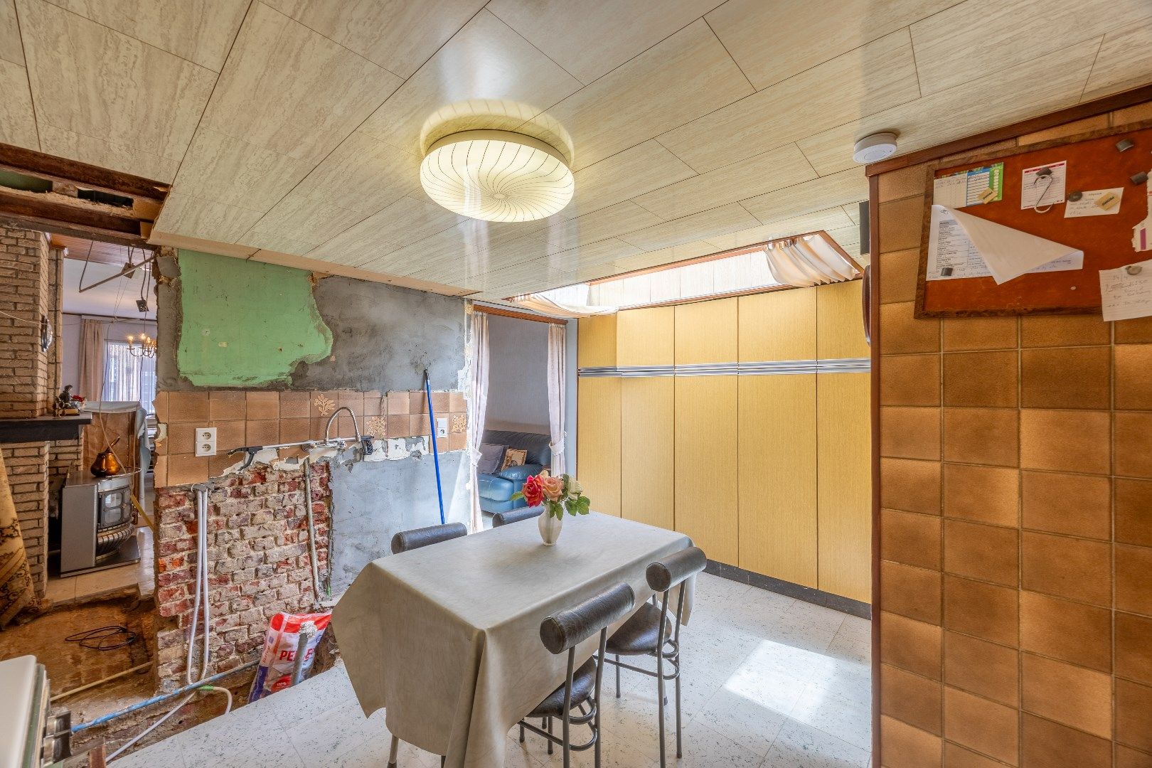 Ruime woning met potentieel en uitstekende ligging! foto 6