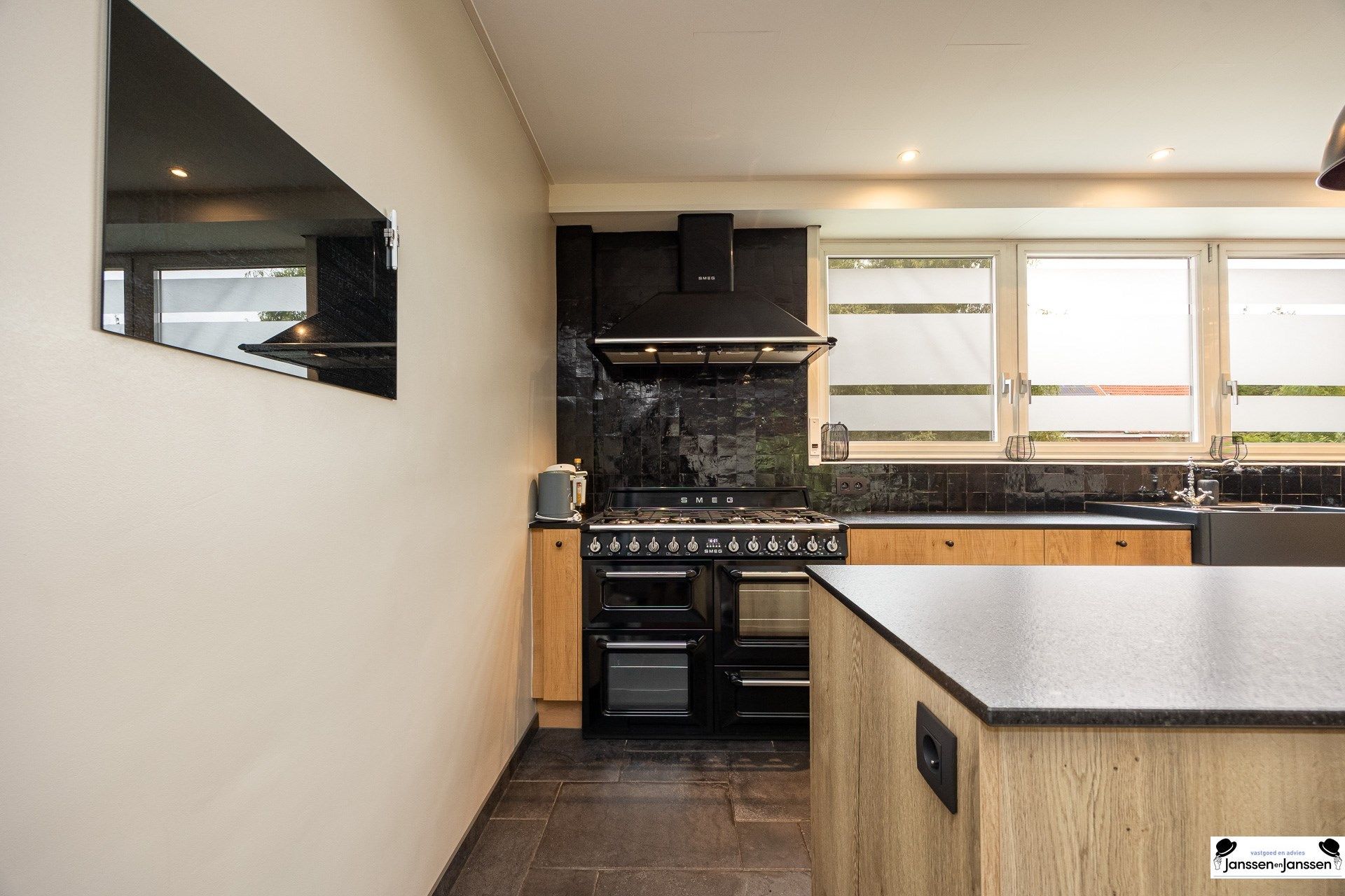 Prachtig gerenoveerde woning met 3 slaapkamers en uitzicht op groen foto 6