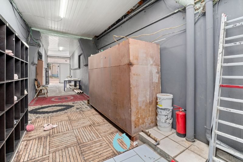 Statig gebouw bestaande uit verschillende units nabij centrum Gent foto 2