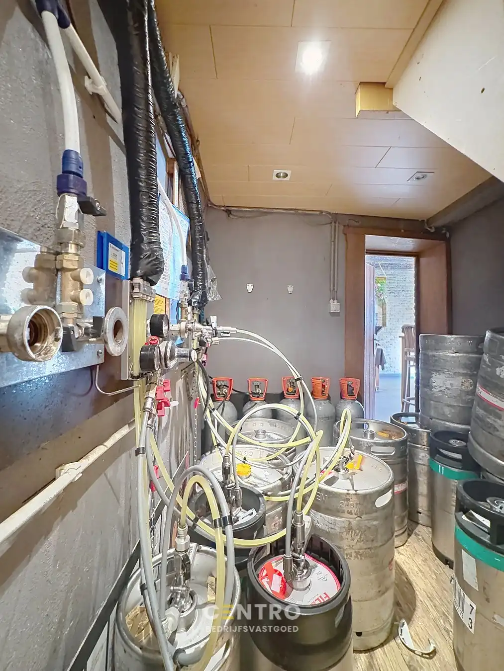 Unieke horecazaak te koop mét woongelegenheid (3 slpkms) en buitenterras in het toeristische hart van Brugge! foto 13