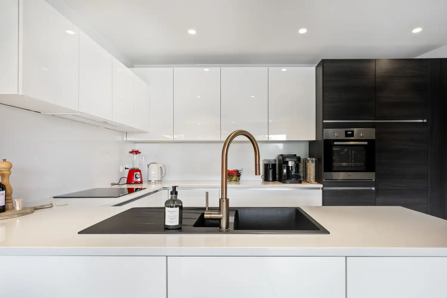Instapklare energiezuinige villa met 4 zeer ruime slpkrs en ruime inpandige garage op 1006m2 foto 9