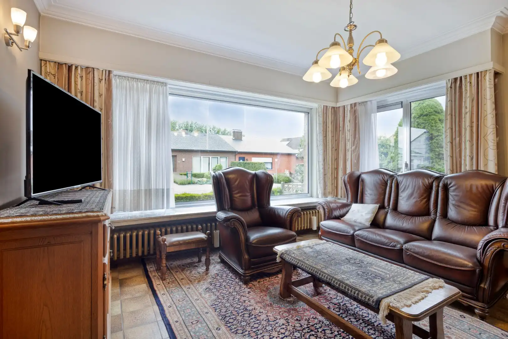 Ruim ingedeelde woning met ioa 4 slpks op een rustige en centrale ligging. foto 4