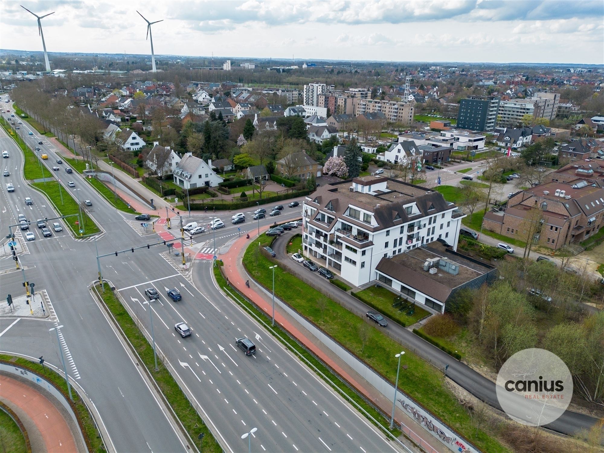 KANTOORRUIMTES MET PARKEERGELEGENHEID TE KOOP OP UNIEKE ZICHTLOCATIE TE HASSELT foto 17