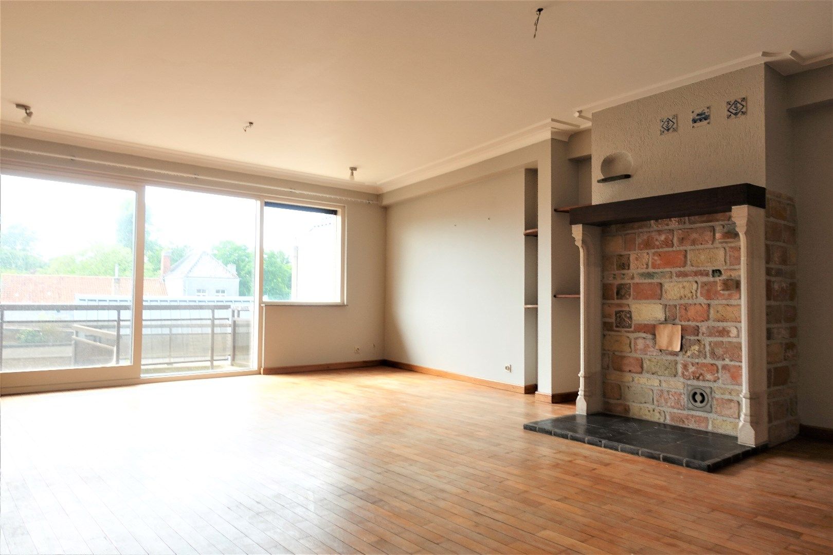 Opbrengsteigendom met 7 appartementen, 2 handelspanden en 7 garageboxen in Gistel foto 9
