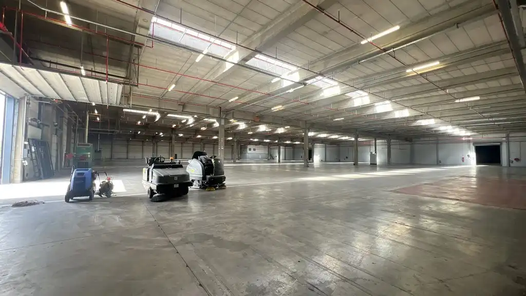 Loods met buitenopslag te huur vlakbij afrit E17 in Sint-Niklaas foto 8