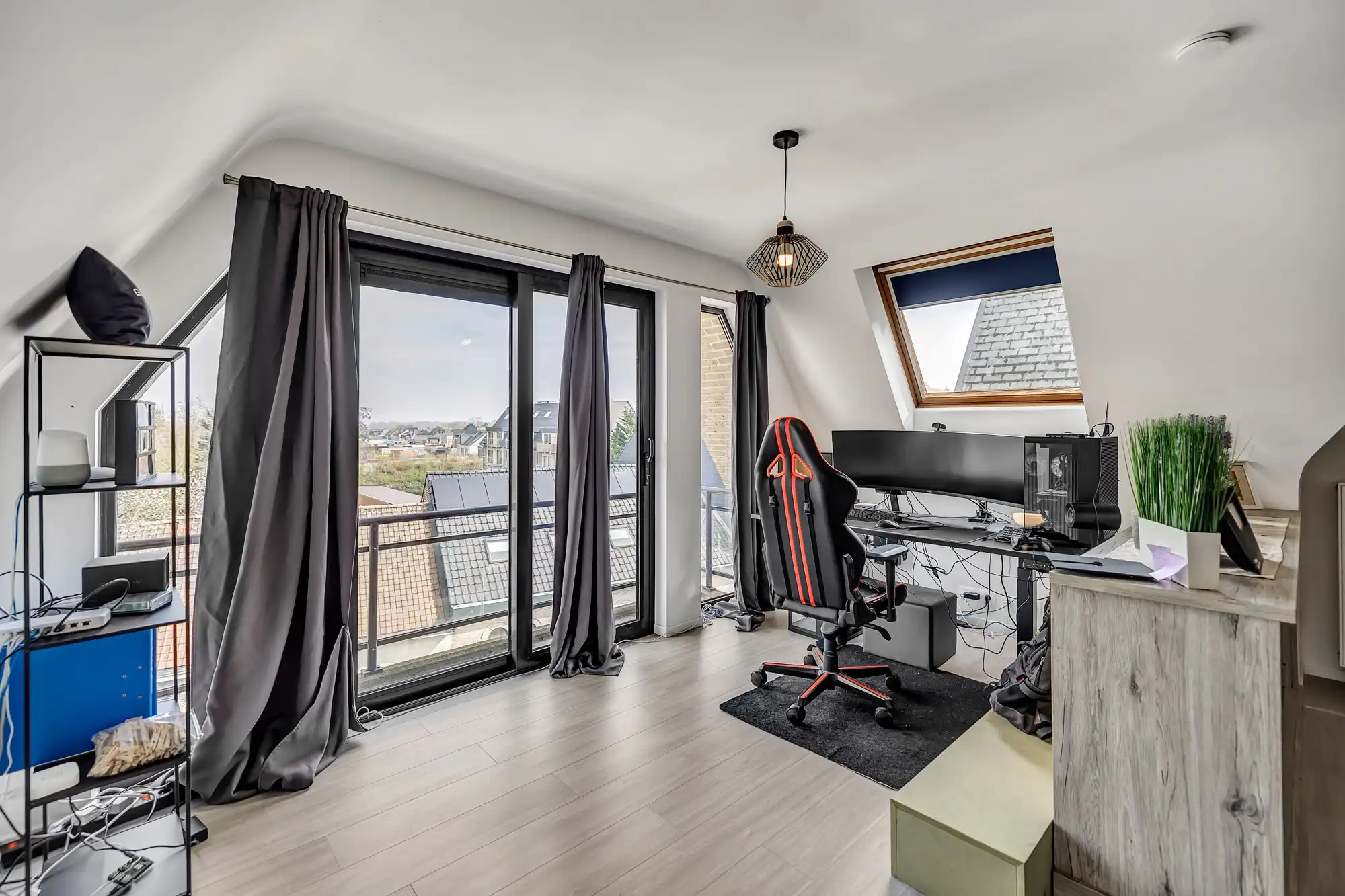 Gerenoveerd appartement met twee slaapkamers en staanplaats foto 6