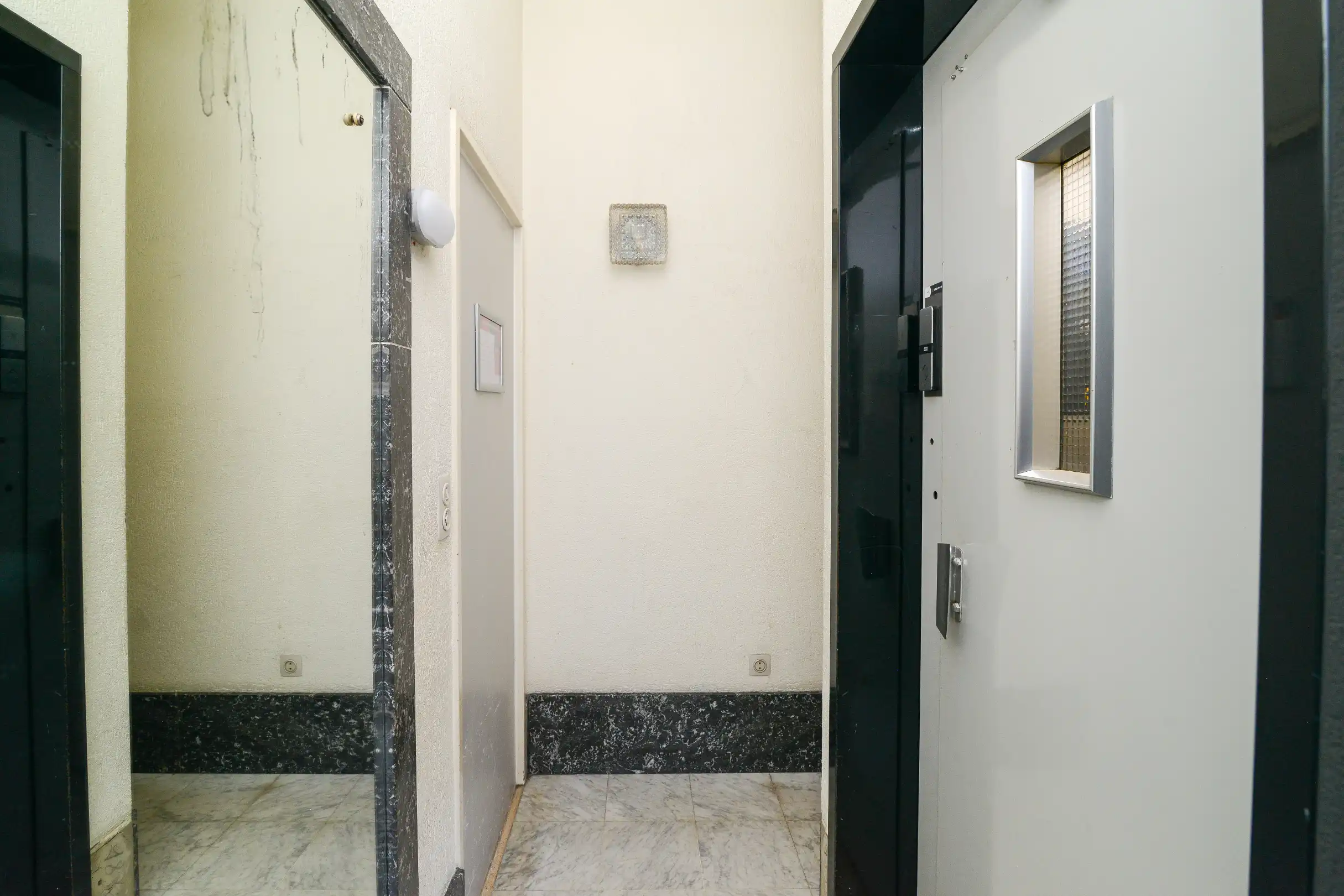Appartement met 2 slaapkamers + kelderberging te Genk centrum foto 10