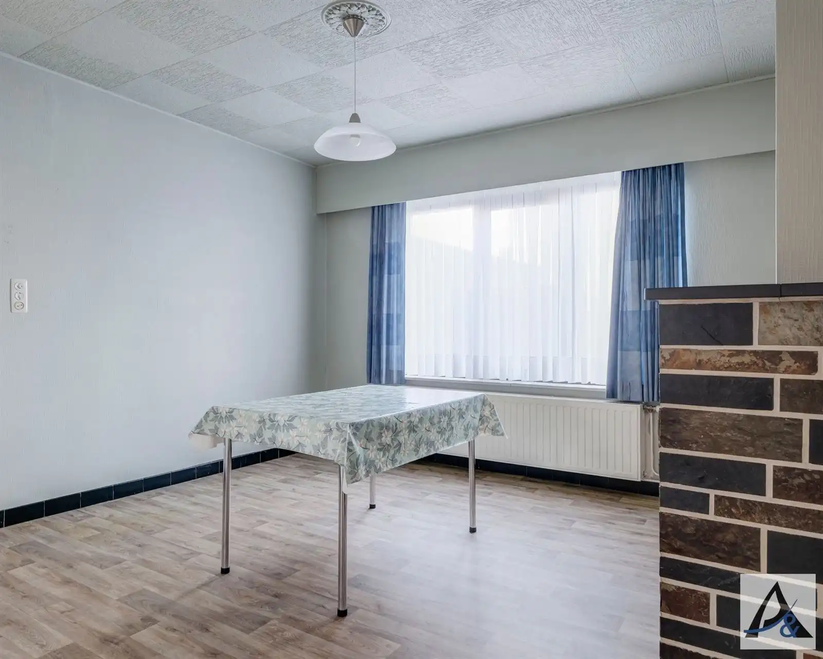 Te renoveren woning met potentieel in rustige buurt foto 9