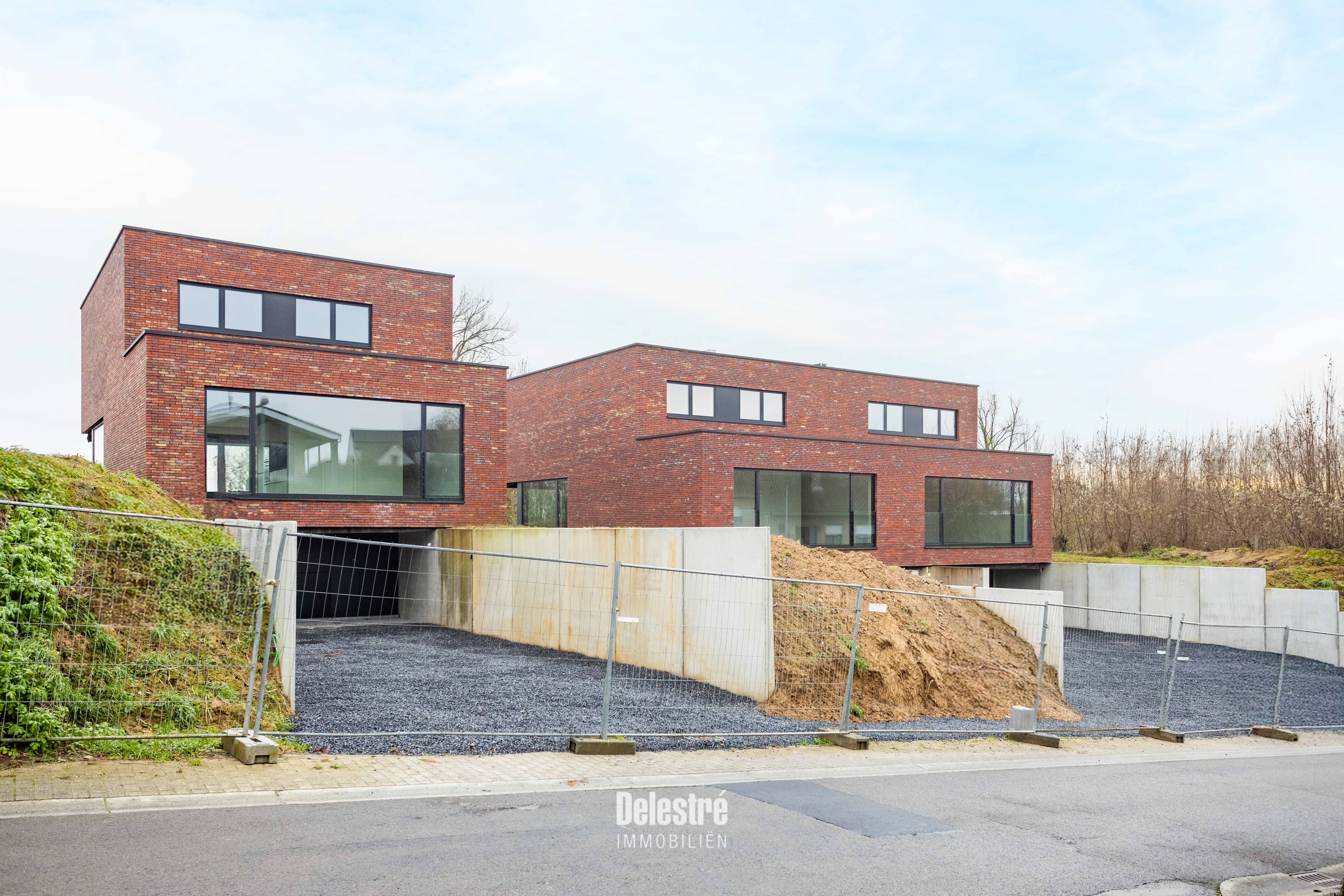 NIEUWBOUW OPEN BEBOUWING MET ZALIGE TUIN foto {{pictureIndex}}
