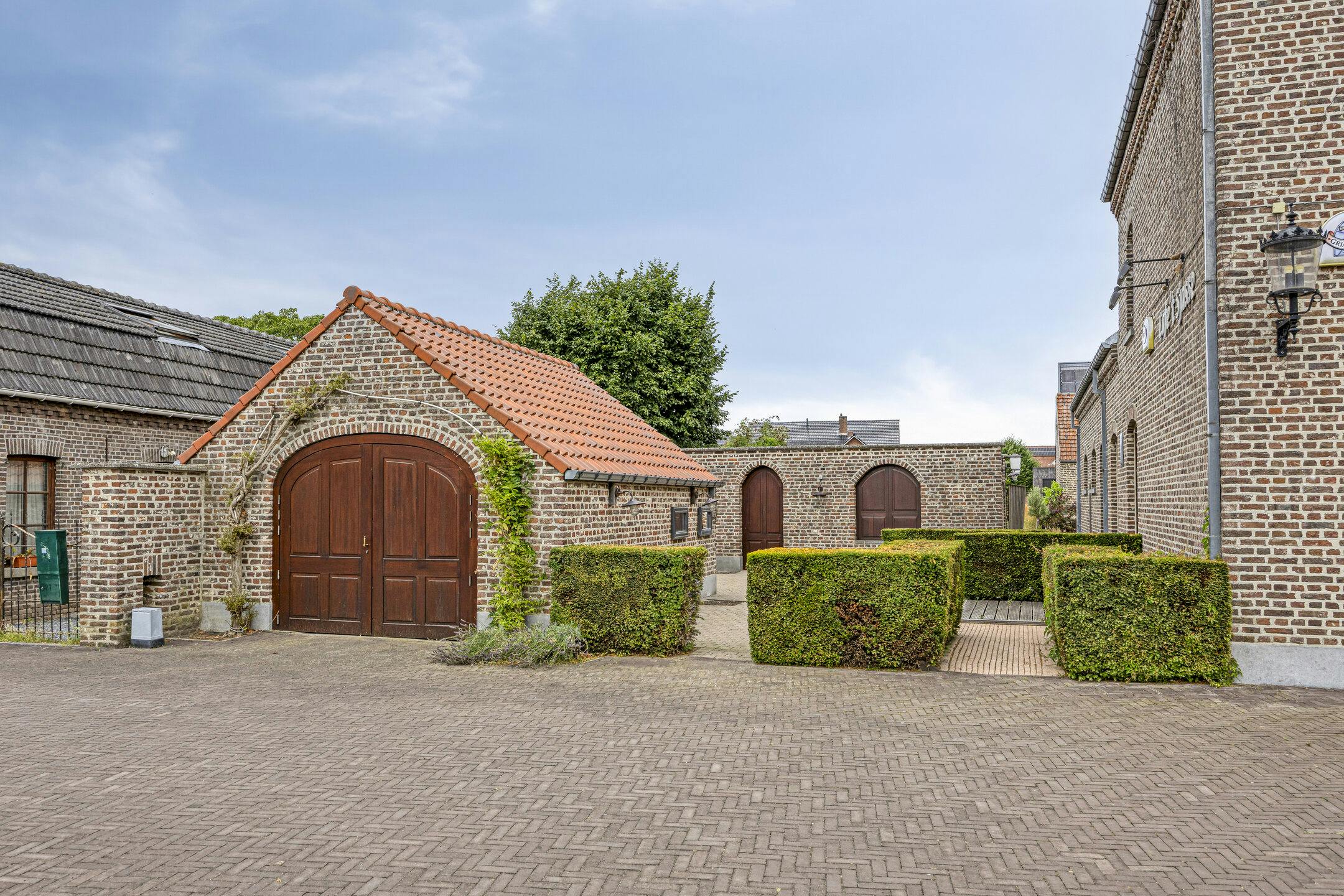 Handelshuis met café en feestzaal + bouwgrond te koop in Tongerlo  foto 31