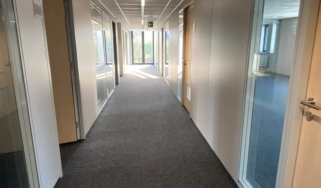 Vernieuwde kantoren te huur op toplocatie in Zwijnaarde foto 13