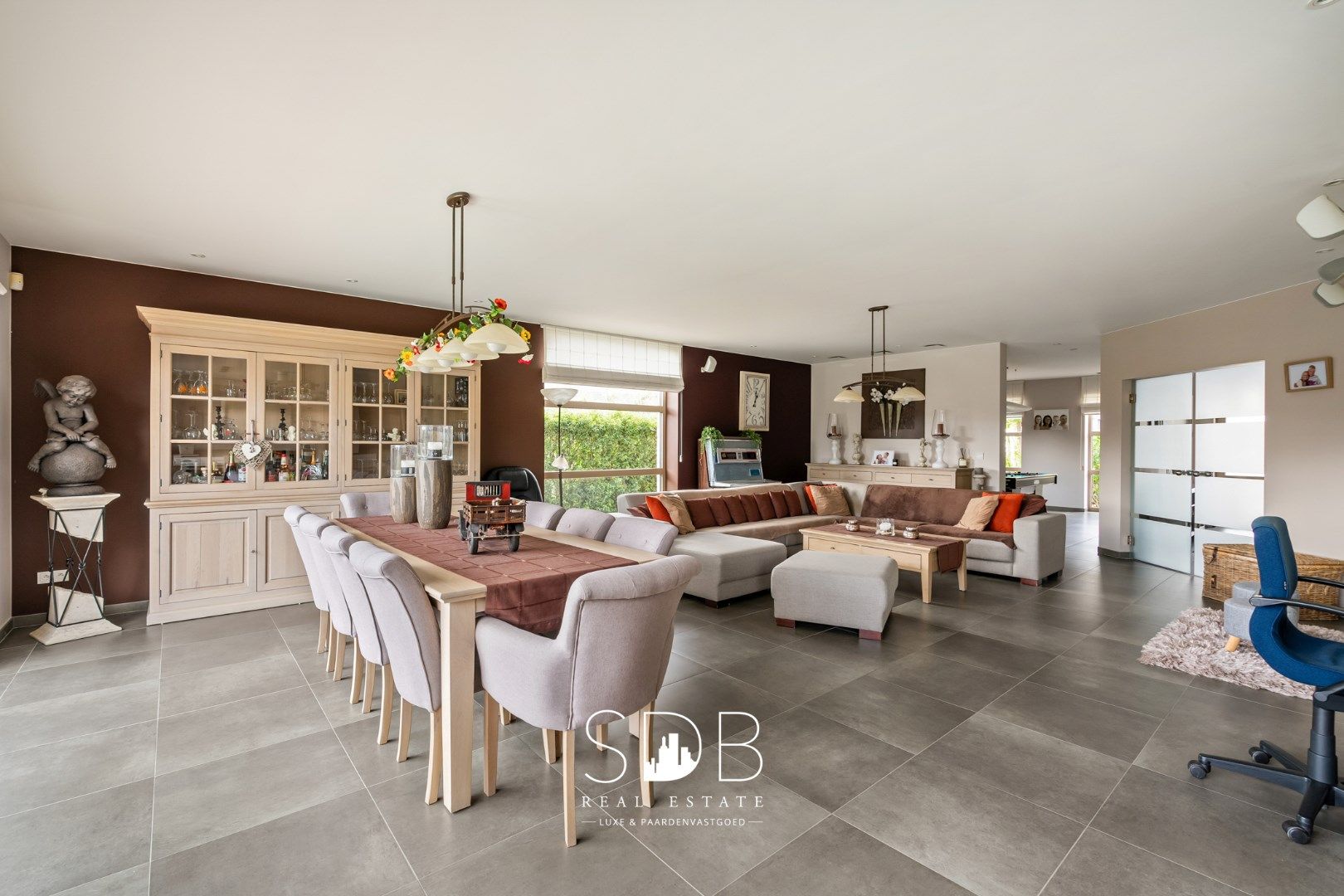 Moderne villa met gezinstuin en zwembad op 1.685m²  foto 5