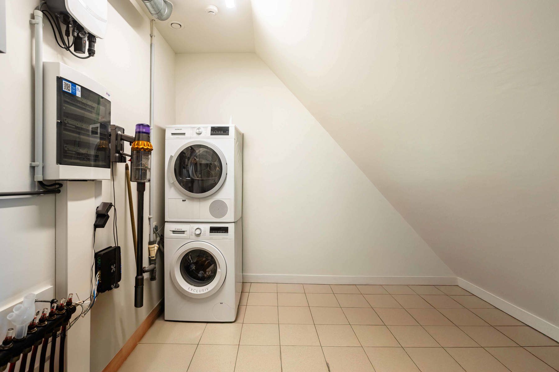 Recent, luxe penthouse met panoramisch terras foto 12