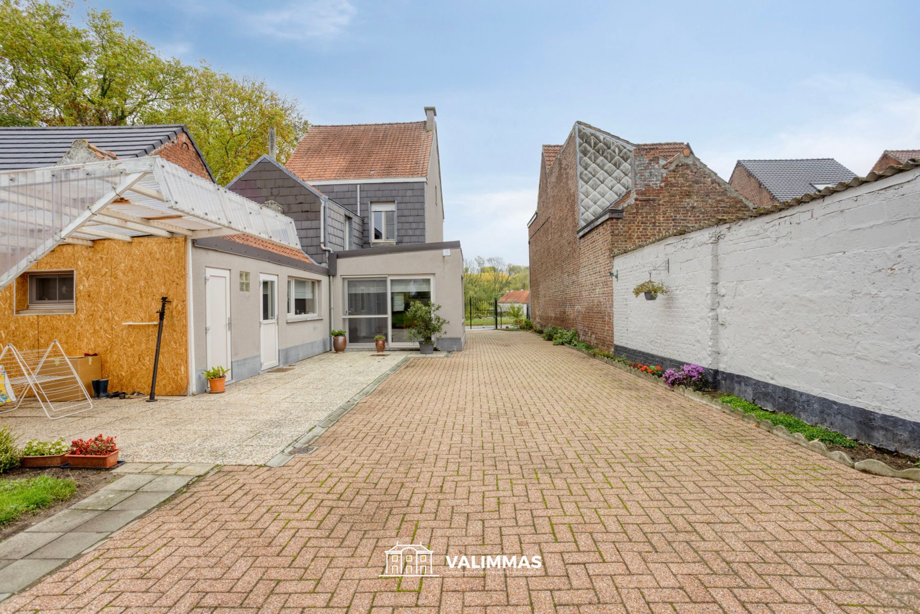 Prachtig gelegen gerenoveerde driegevelwoning met grote tuin foto 16