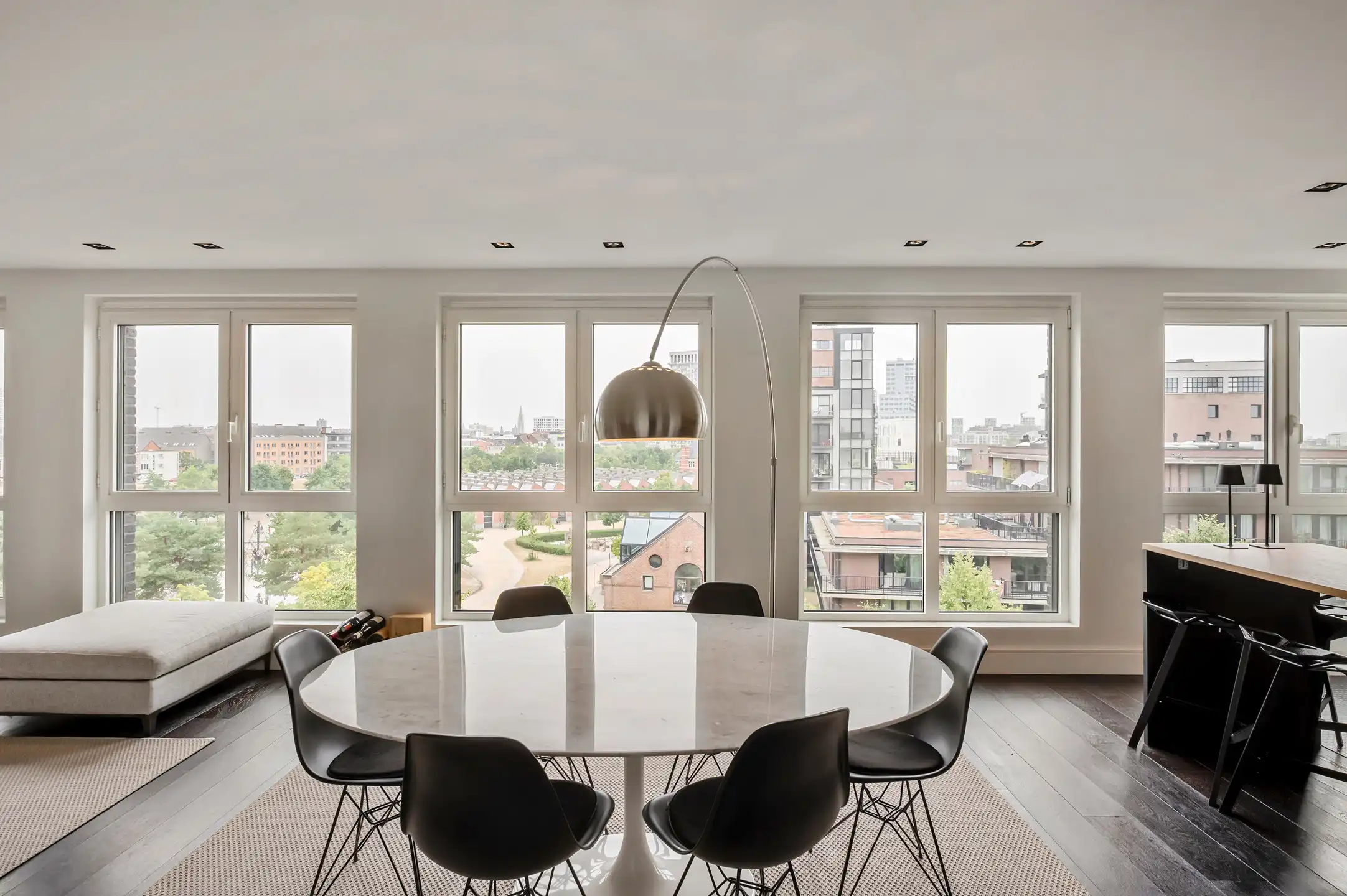 Instapklaar 2-slaapkamerappartement met panoramisch uitzicht en zuidwestgericht terras foto 5