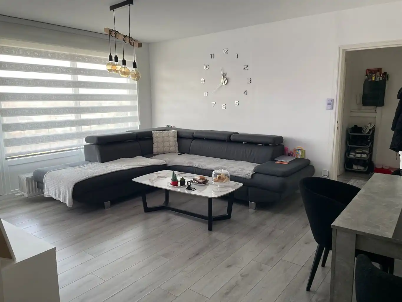 Instapklaar en volledig gerenoveerd appartement in 2025 foto {{pictureIndex}}