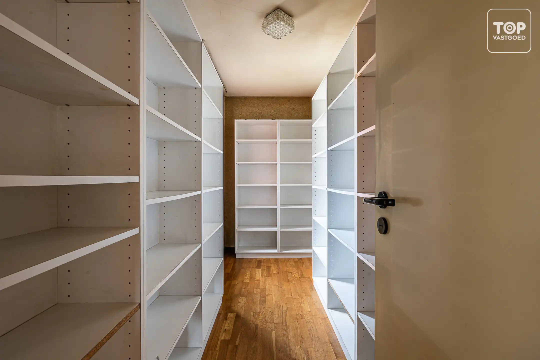 Architecturale woning met 4 slaapkamers en dubbele garage foto 21