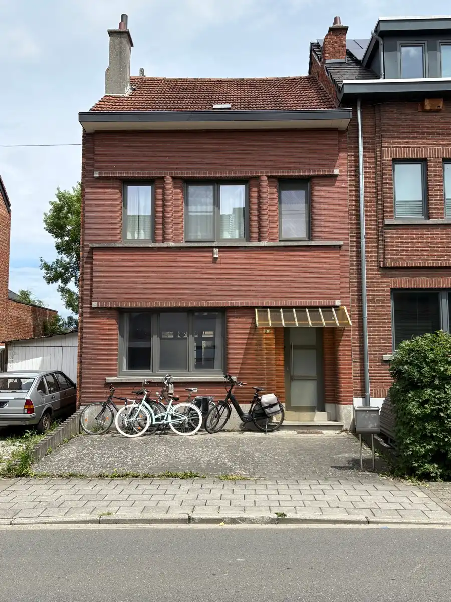 Te renoveren woning in een rustige buurt foto 2