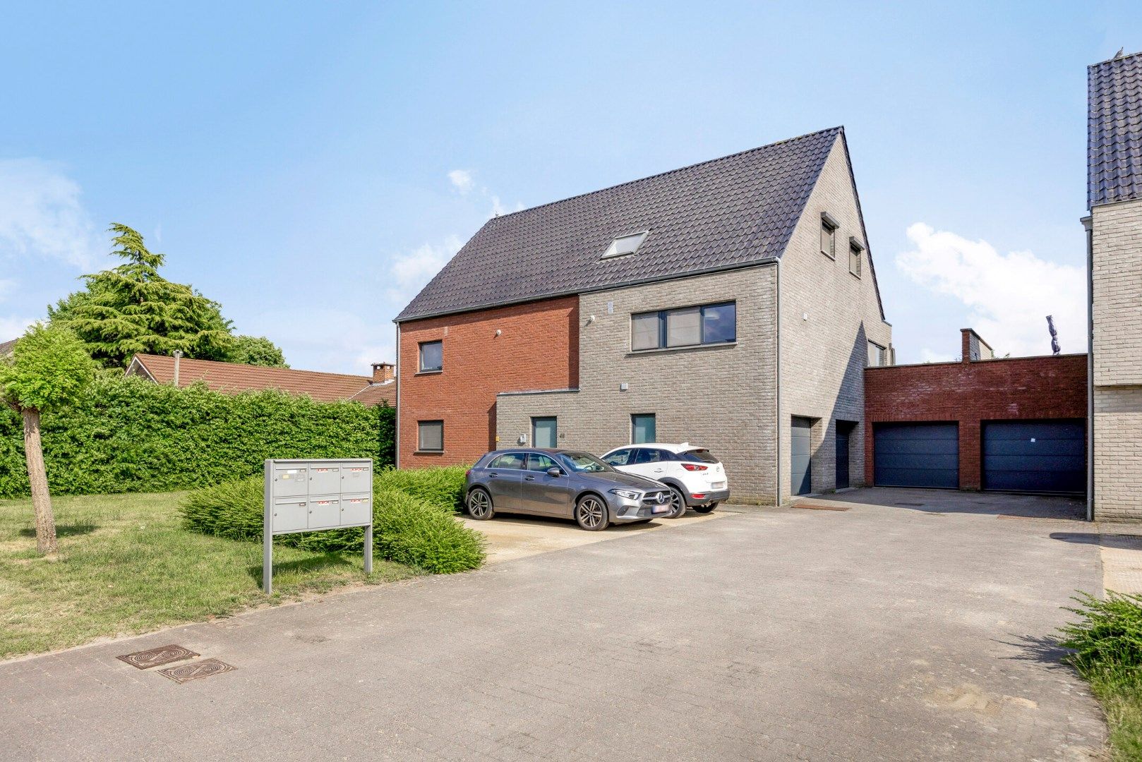 Instapklaar glvl appartement met 3 slpks en ruime tuin, centraal gelegen in Leopoldsburg !  foto {{pictureIndex}}