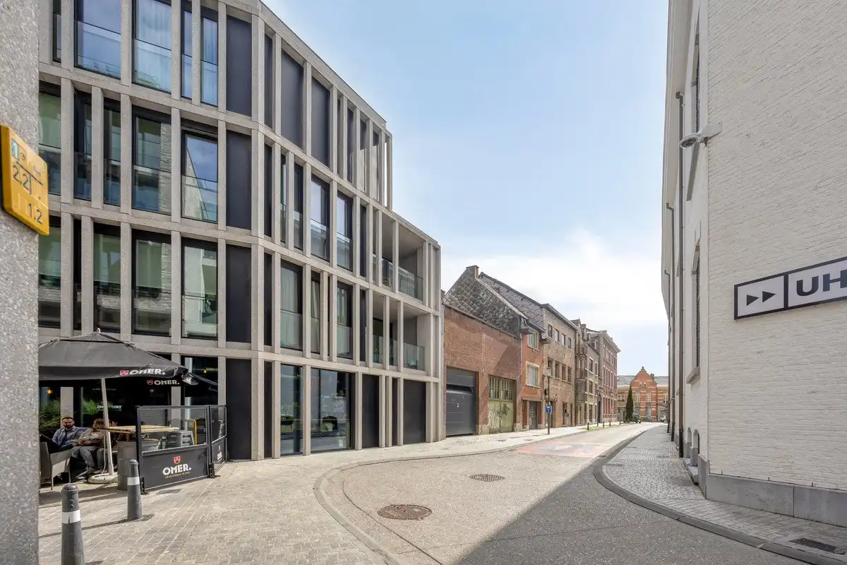 Stijlvolle cityflat met overdekt terras in hartje Hasselt – ideaal als starterswoning, pied-à-terre of investering foto 12