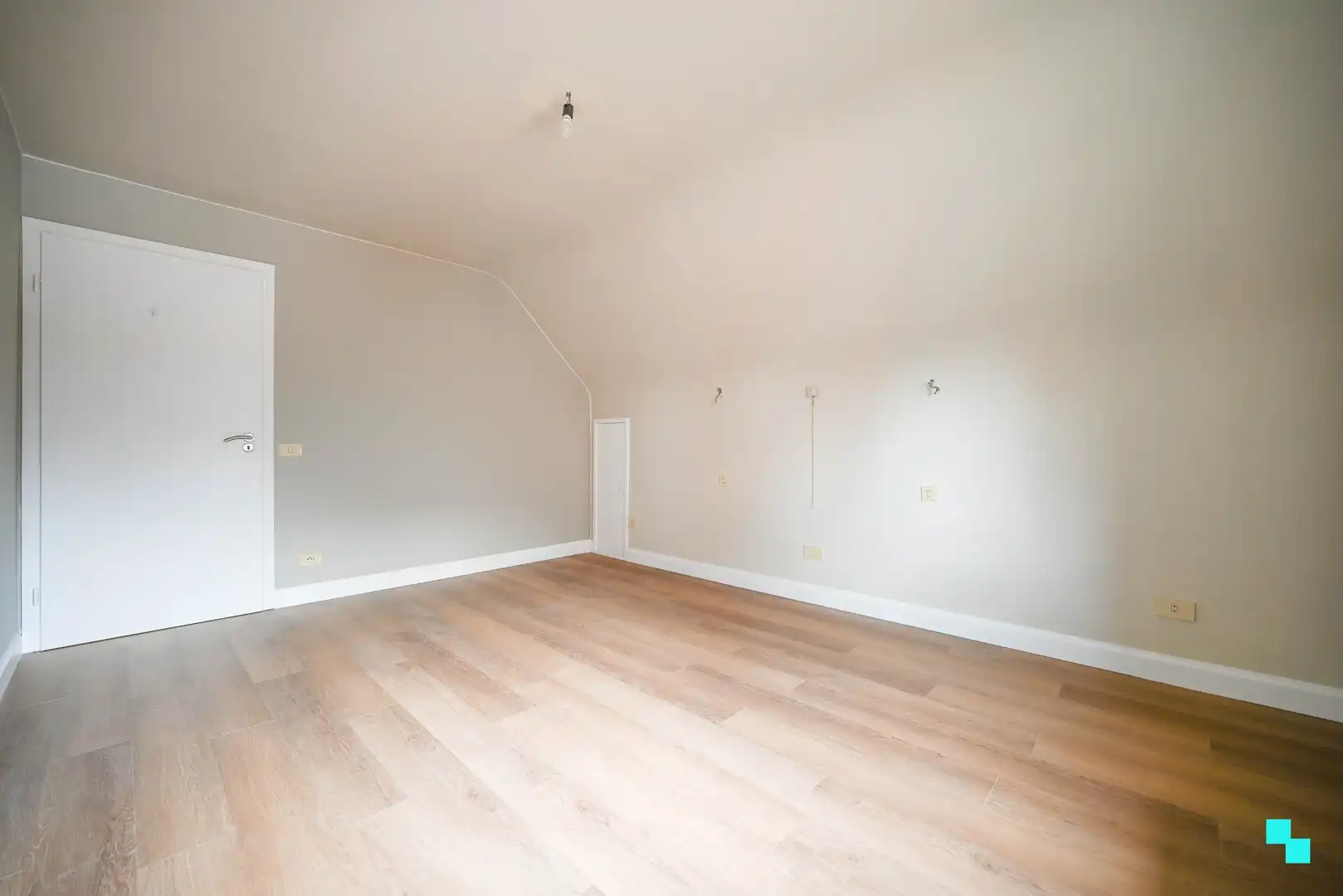 Recent gerenoveerde halfopen bebouwing foto 25