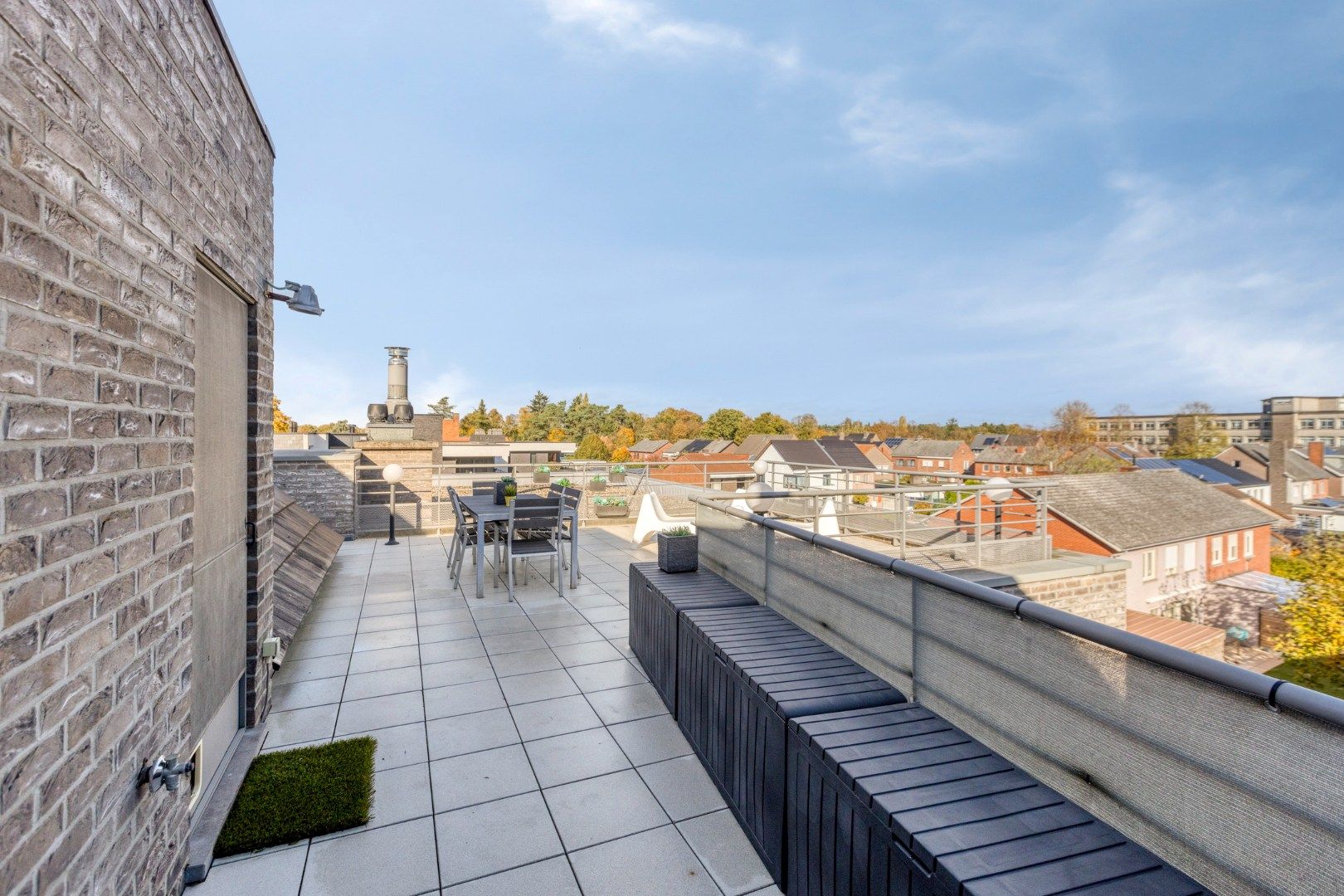 Ruim ingedeeld appartement met zonterrassen in het centrum. foto 15