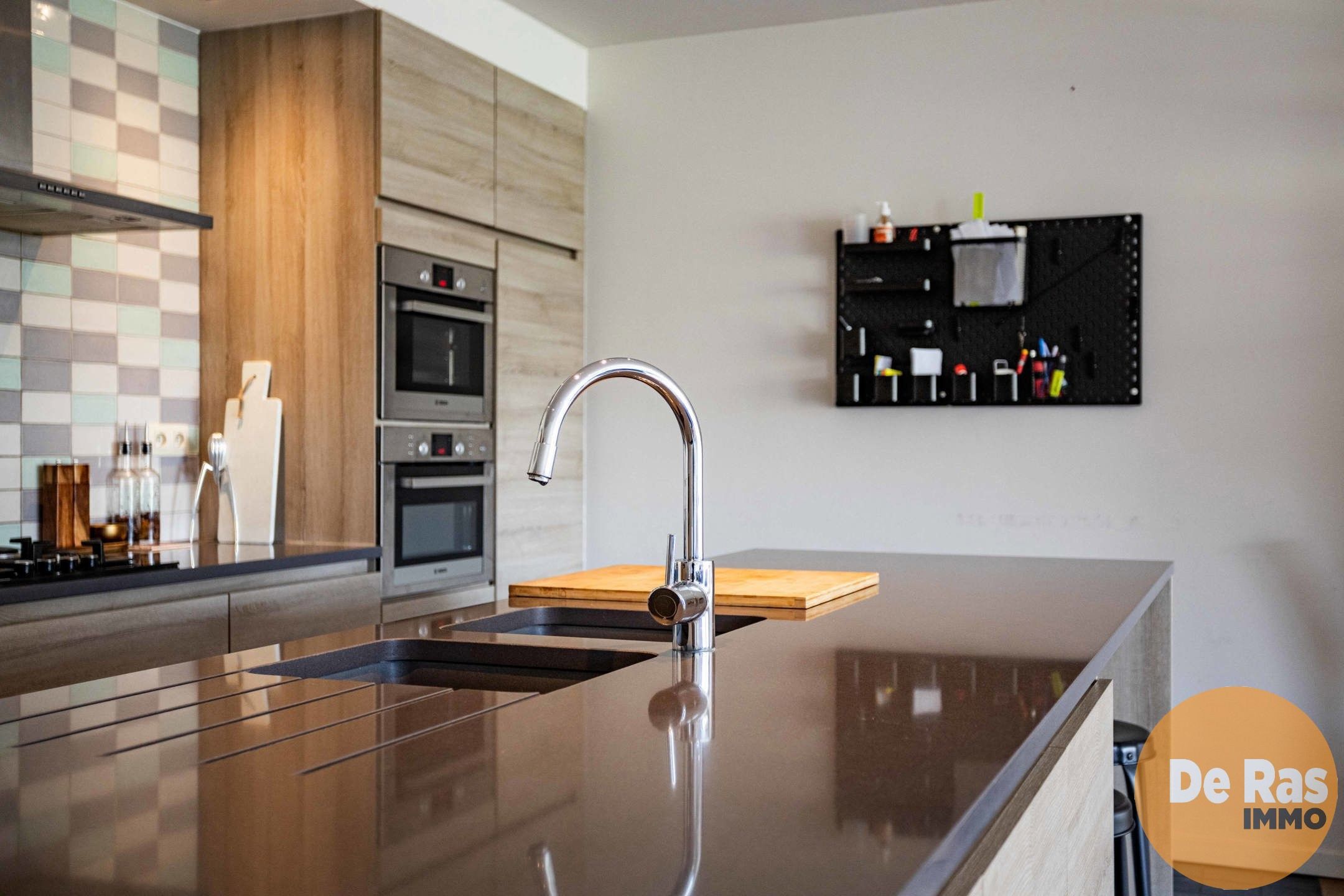 HERZELE - Recente gesloten bebouwing op een centrale ligging foto 8