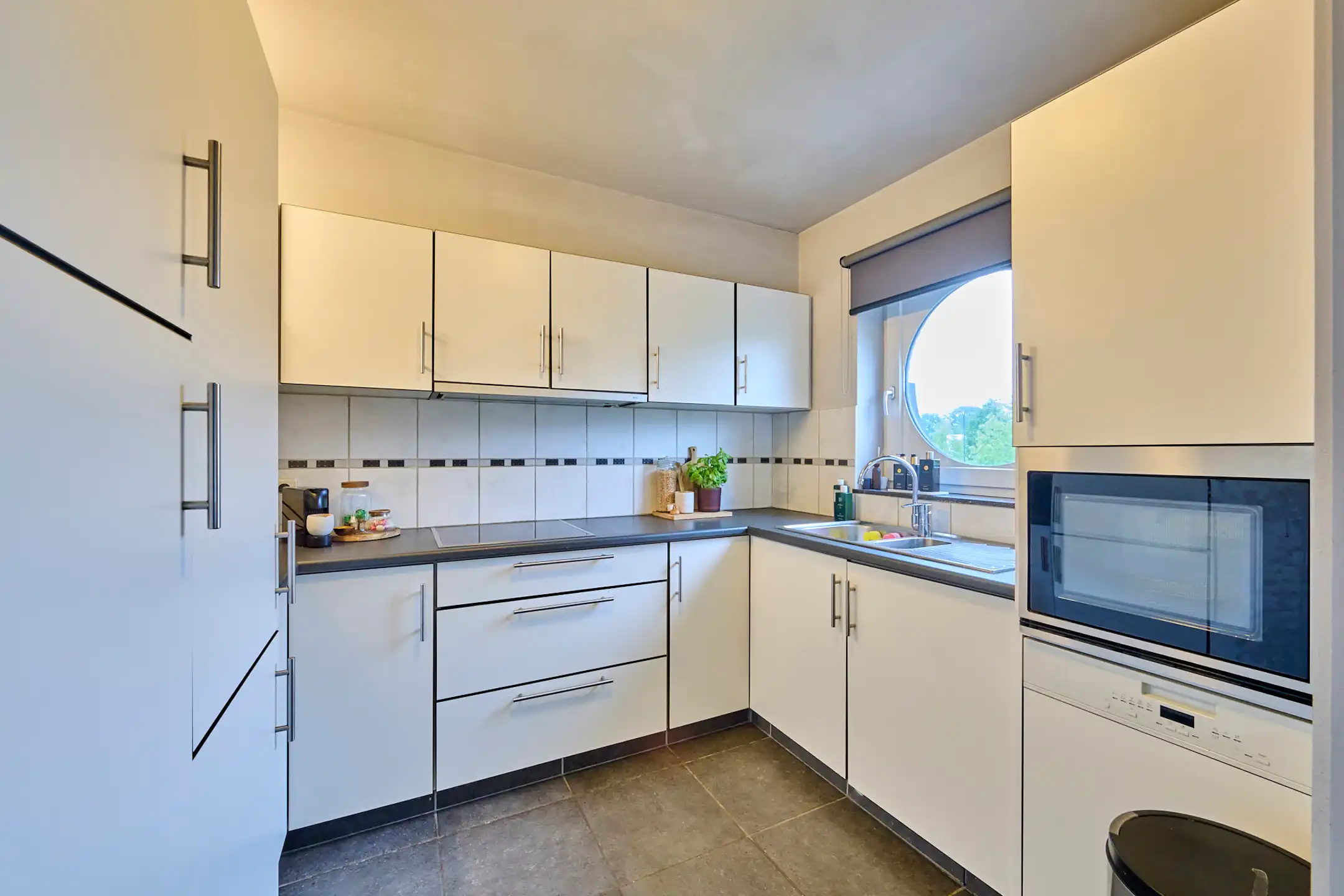 RUIM INSTAPKLAAR EN LICHTRIJK APPARTEMENT MET 2 TERRASSEN foto 4