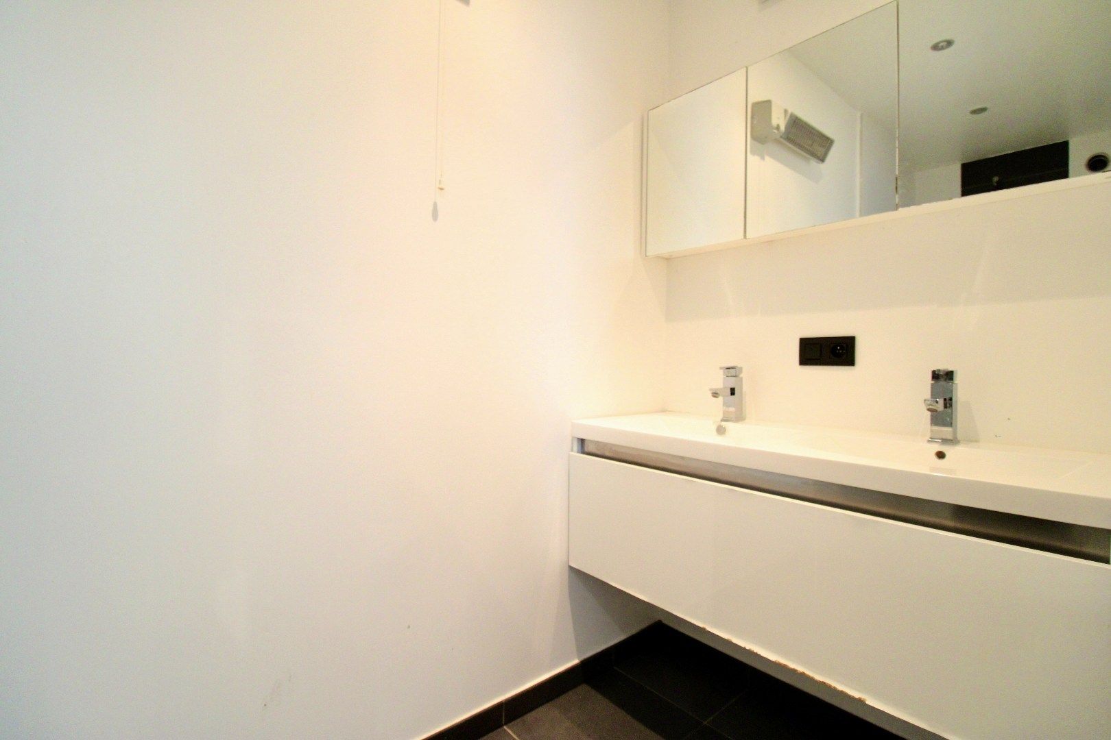 Volledig gerenoveerde woning met 3 slaapkamers en 2 badkamers! foto 9