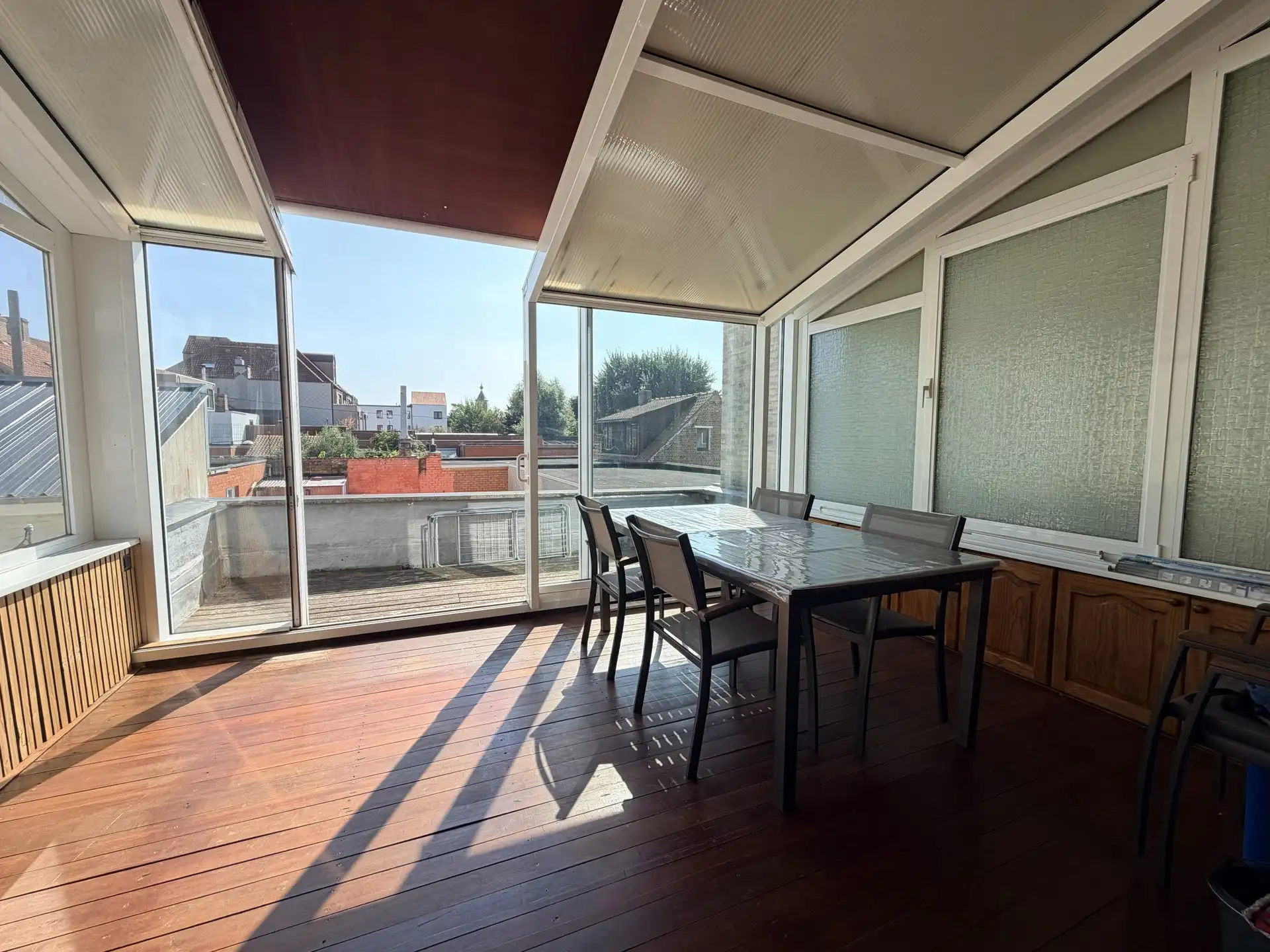 DE PANNE – Instapklare gerenoveerde woning met 4 slpk., grote garage, op wandelafstand van zee, bos en tram.  foto 17