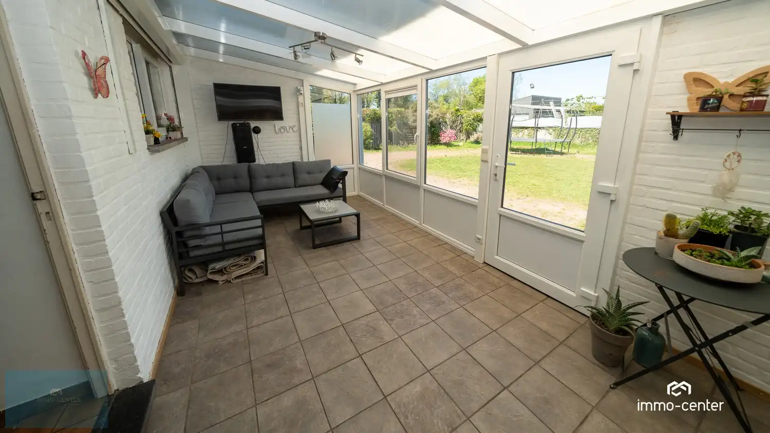 Instapklare open bebouwing met ruime tuin en moderne technieken te As foto 12