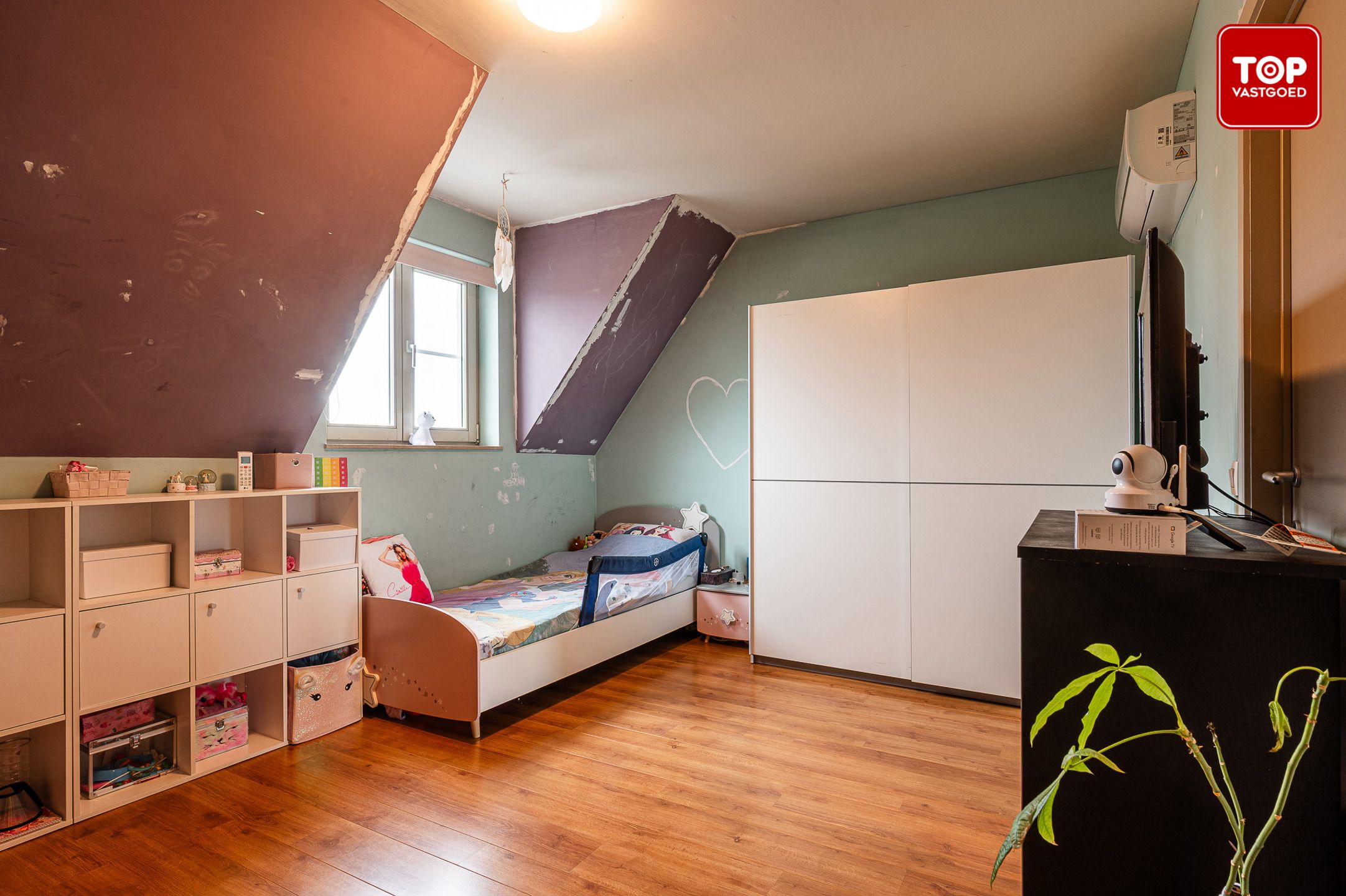 Ruime gezinswoning met 4 slaapkamers, garage en tuin nabij stadscentrum foto 11
