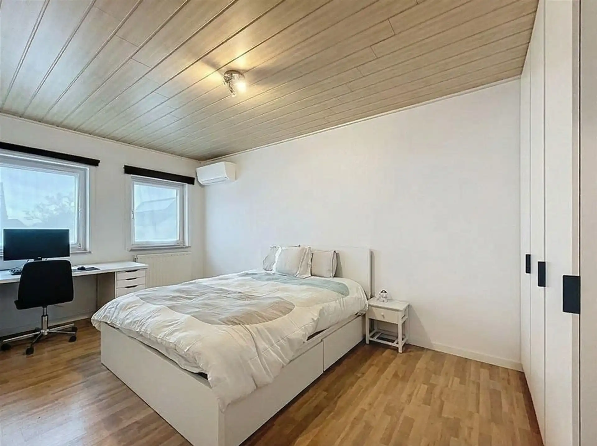 Instapklare gezinswoning met 3 slaapkamers en gezellige tuin! foto 13