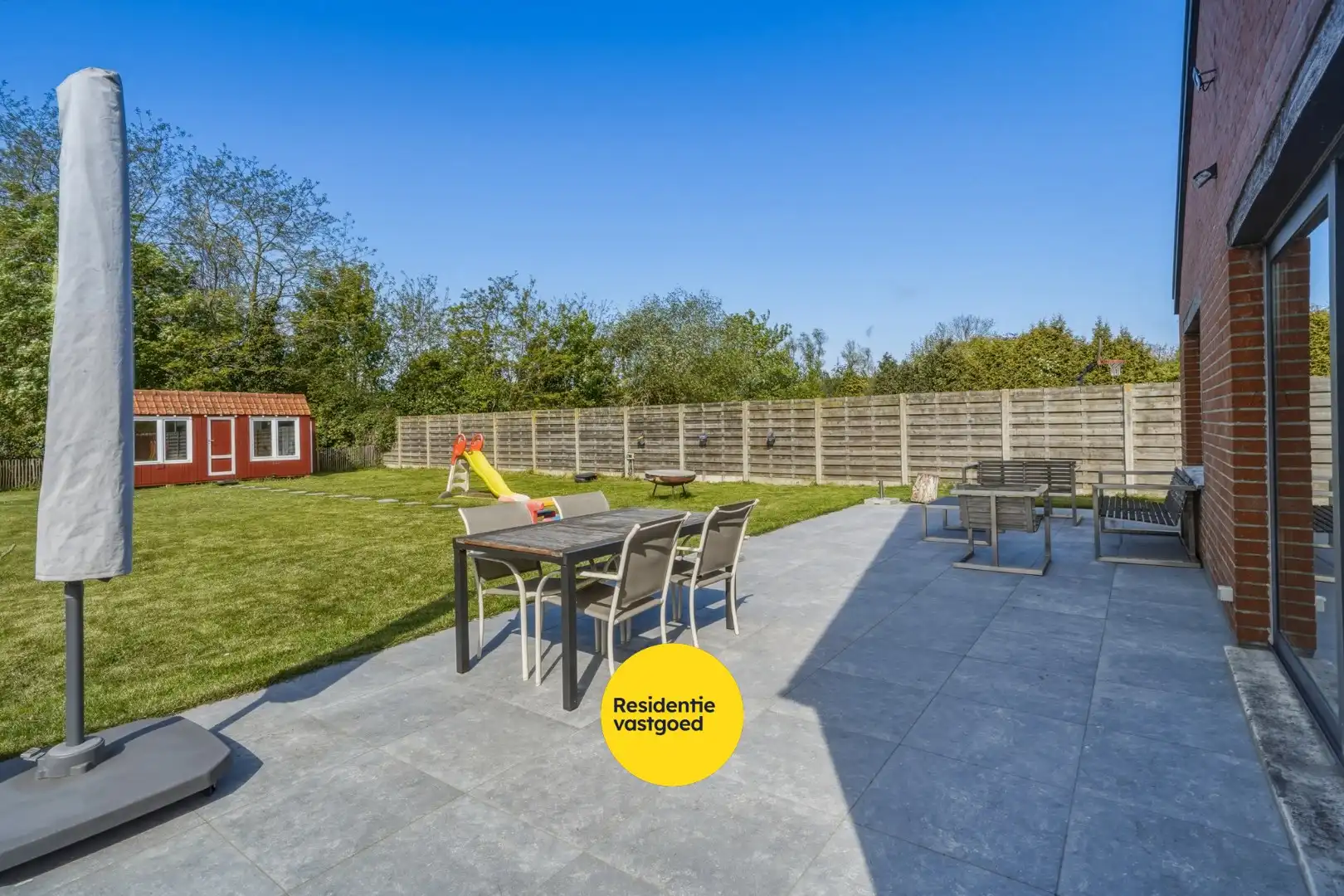 Instapklare ruime bungalow met zongerichte tuin in hartje Oudenburg! foto 5