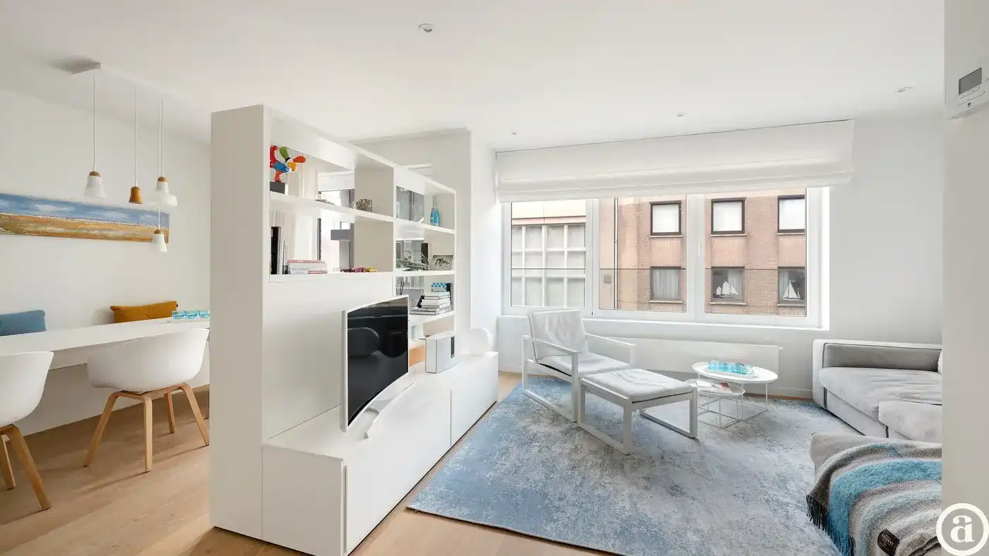 Modern 1-slaapkamerappartement met balkon op toplocatie foto 3