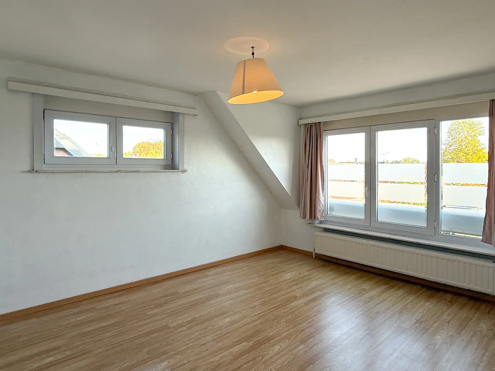 Dakappartement met twee slaapkamers en garagebox te huur in Kruibeke! foto 9