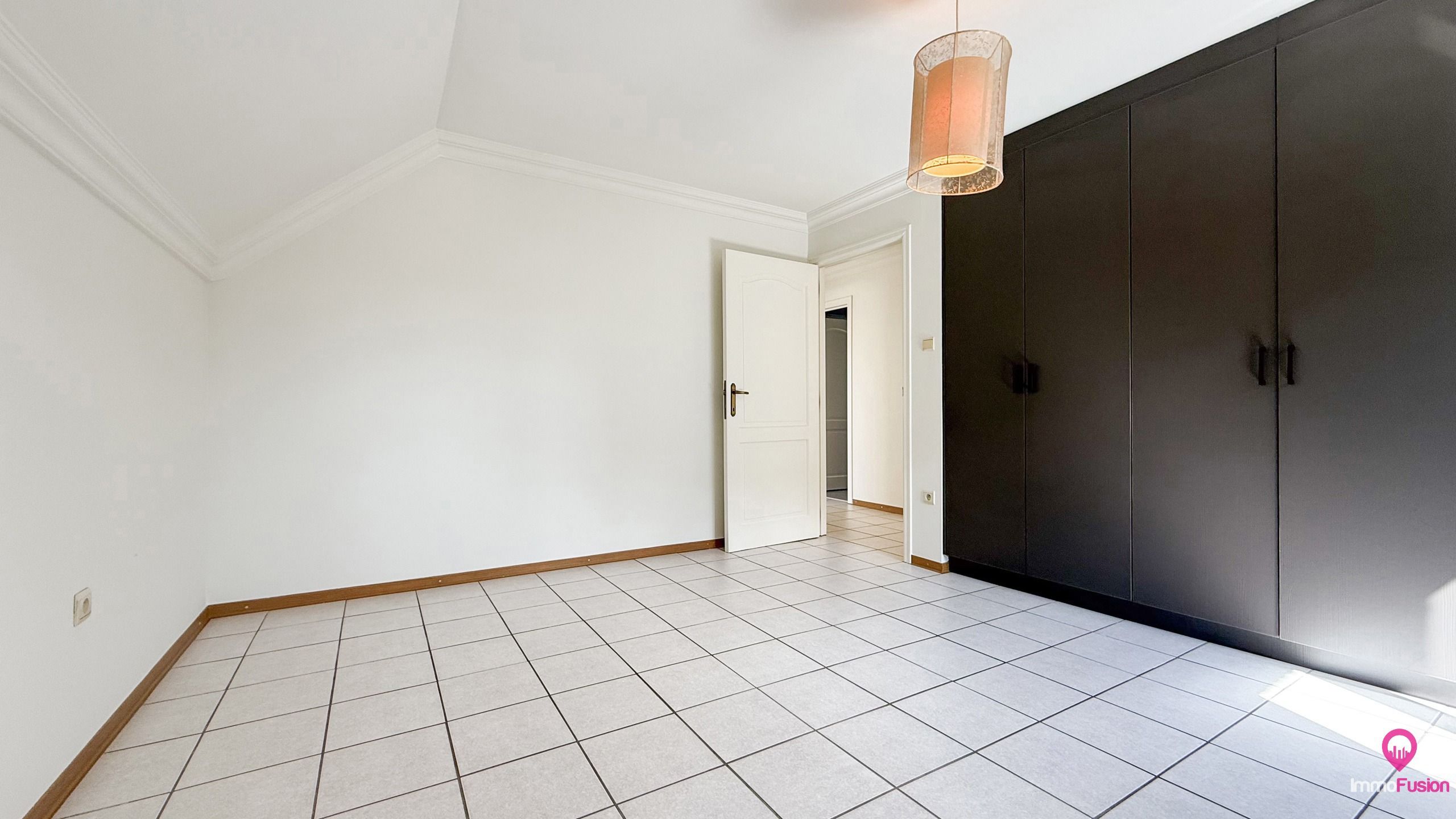 Verrassend ruime woning met 4 slaapkamers en grote tuin!  foto 33