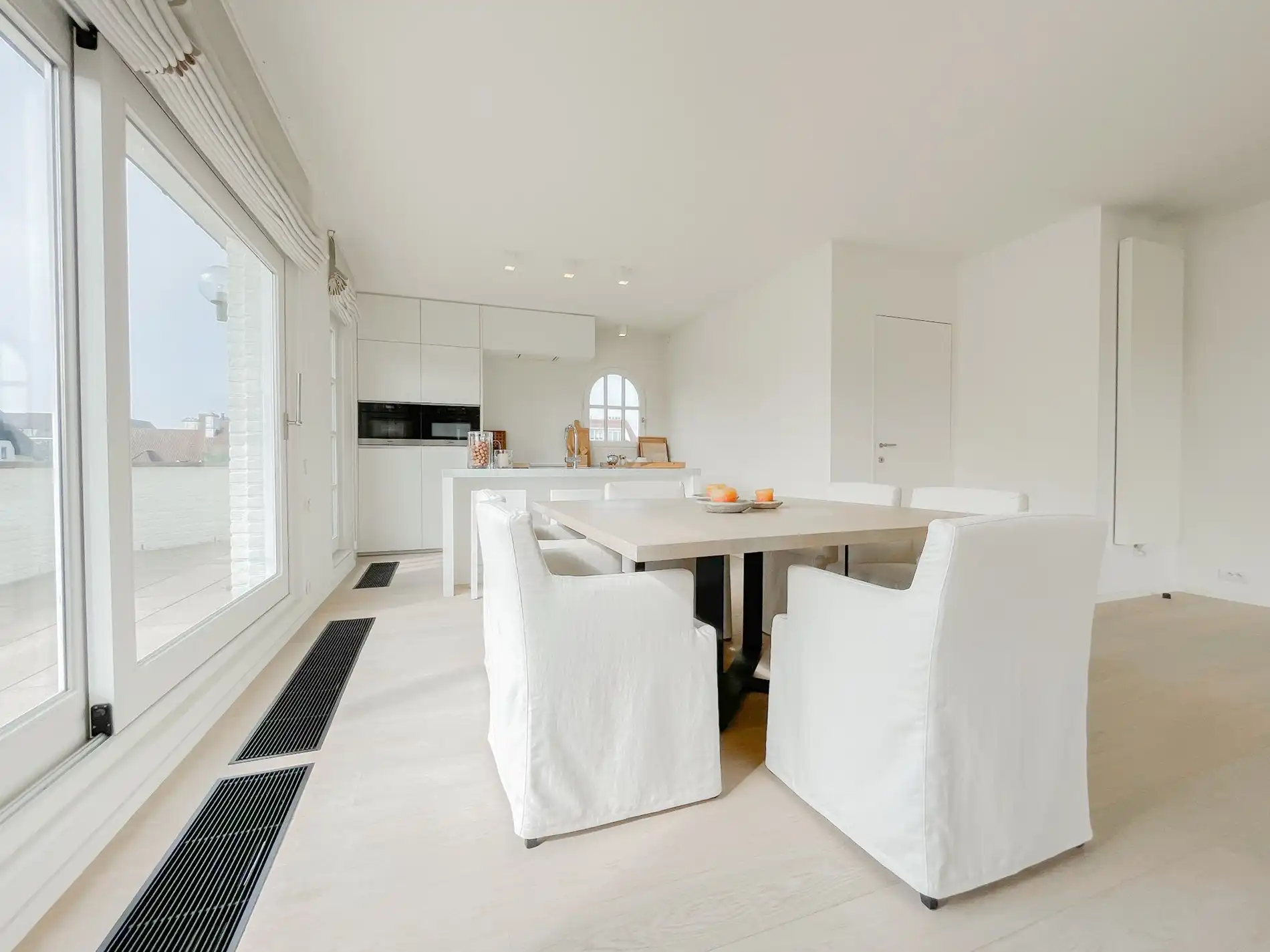 Subliem hoekappartement met ruime terrassen gelegen in het prestigieuze domein Tennis Garden. foto 9