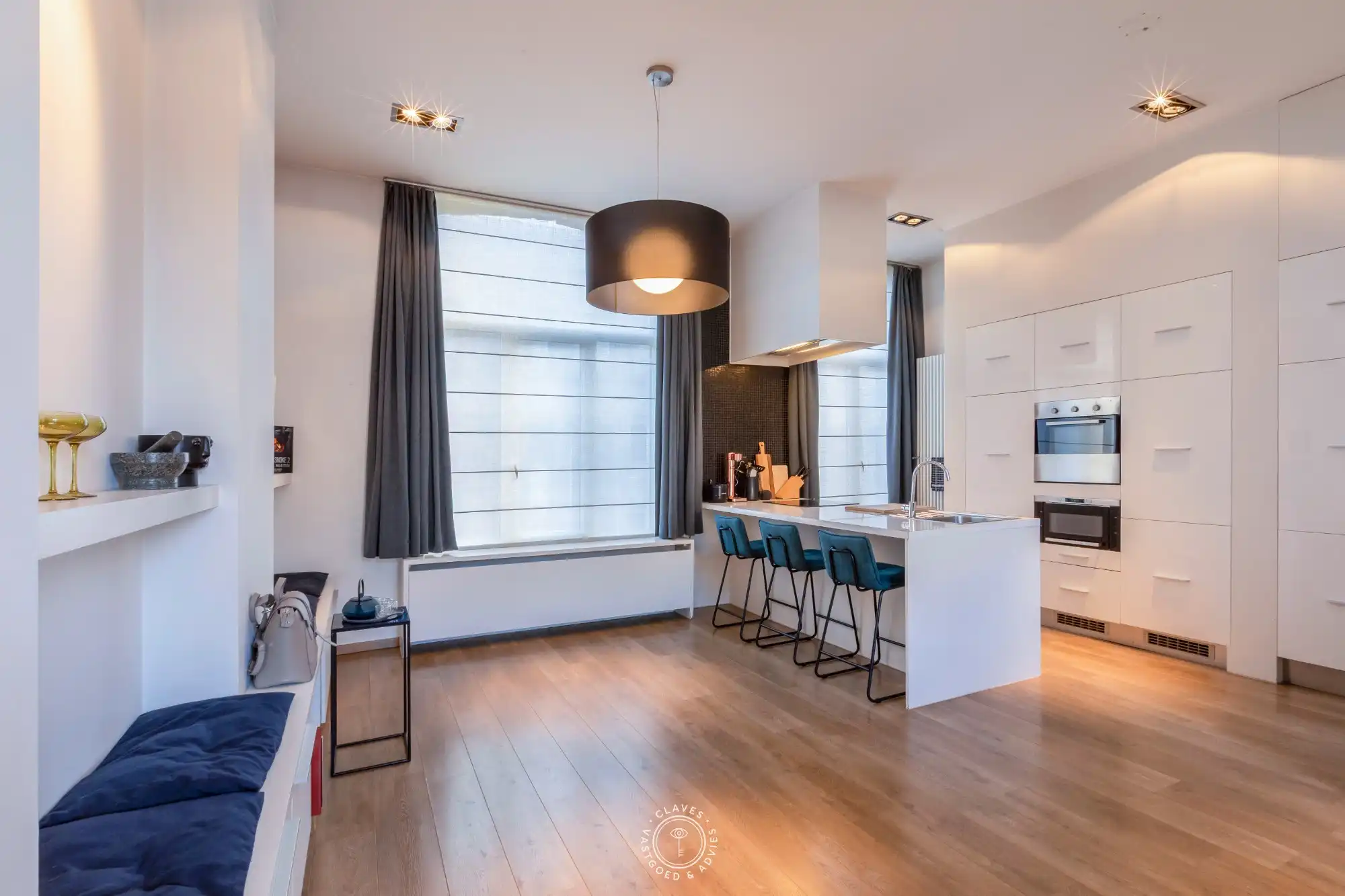 Prachtig burgerhuis met multifunctioneel karakter. foto {{pictureIndex}}